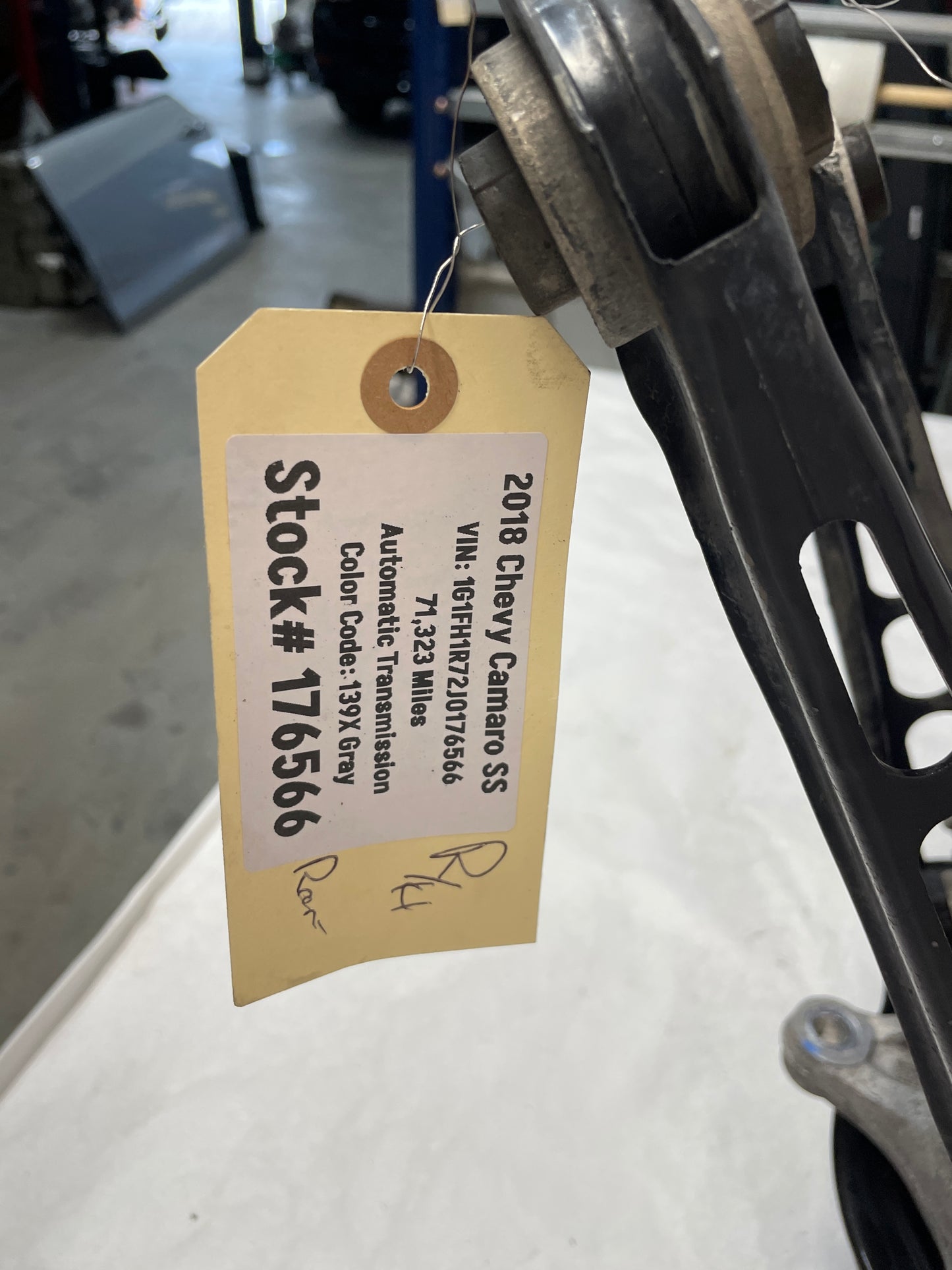2018 Chevy Camaro SS RH Passenger Rear Suspension Spindle Knuckle Hub Control Arms OEM - Day's Parts Yard