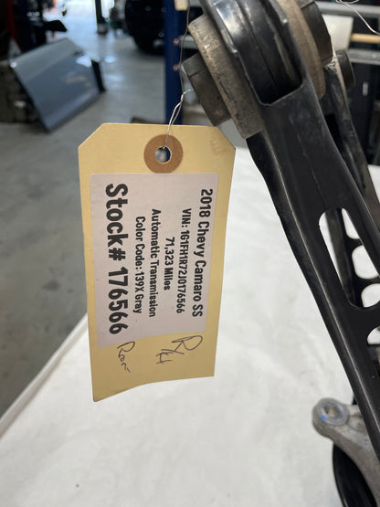 2018 Chevy Camaro SS RH Passenger Rear Suspension Spindle Knuckle Hub Control Arms OEM - Day's Parts Yard