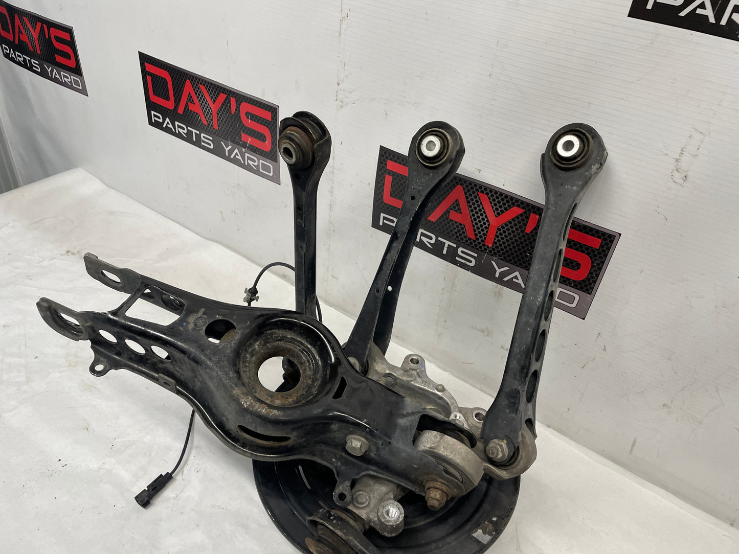 2018 Chevy Camaro SS Driver Rear Suspension Spindle Knuckle OEM - Day's Parts Yard