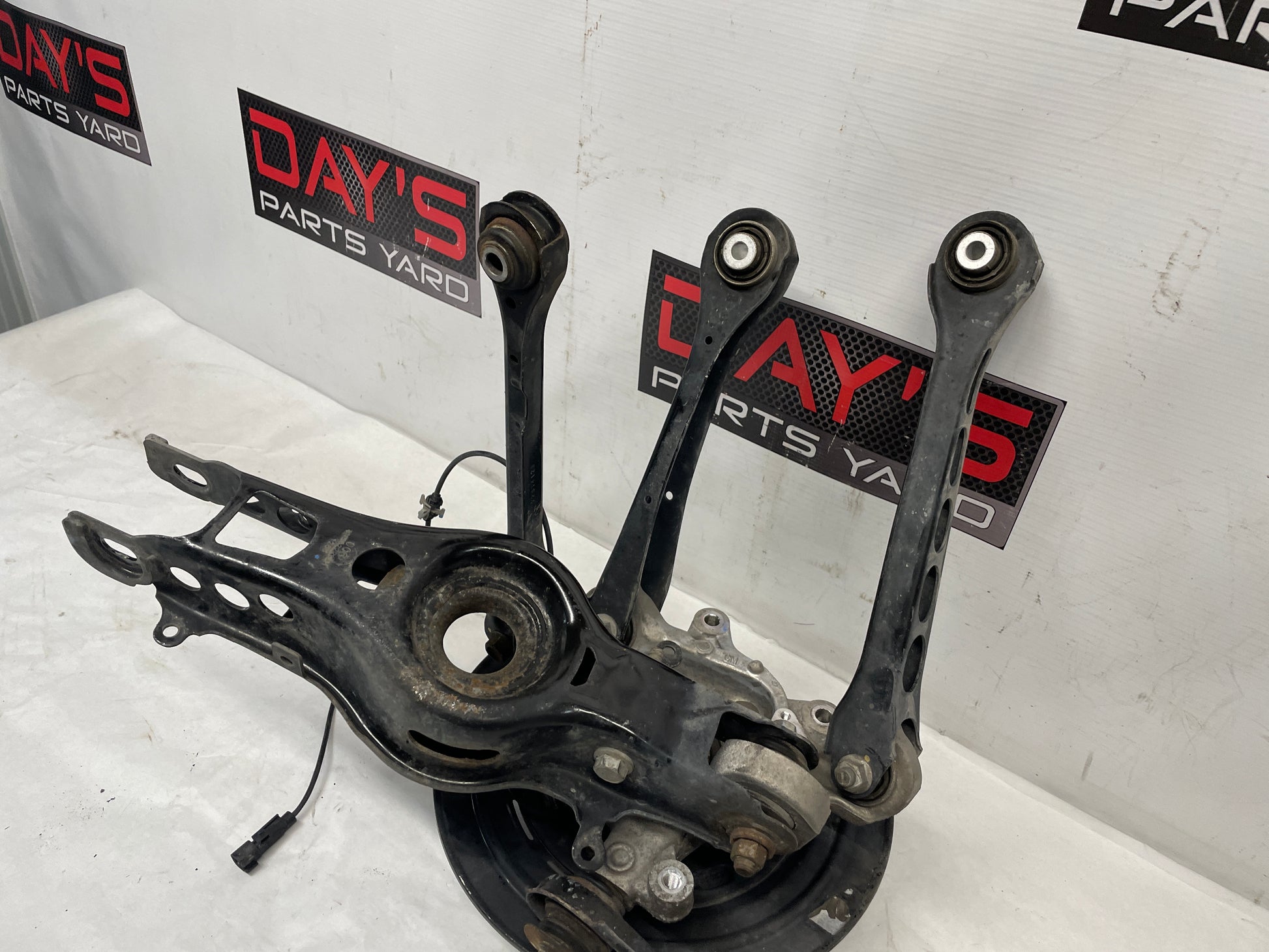 2018 Chevy Camaro SS Driver Rear Suspension Spindle Knuckle OEM - Day's Parts Yard