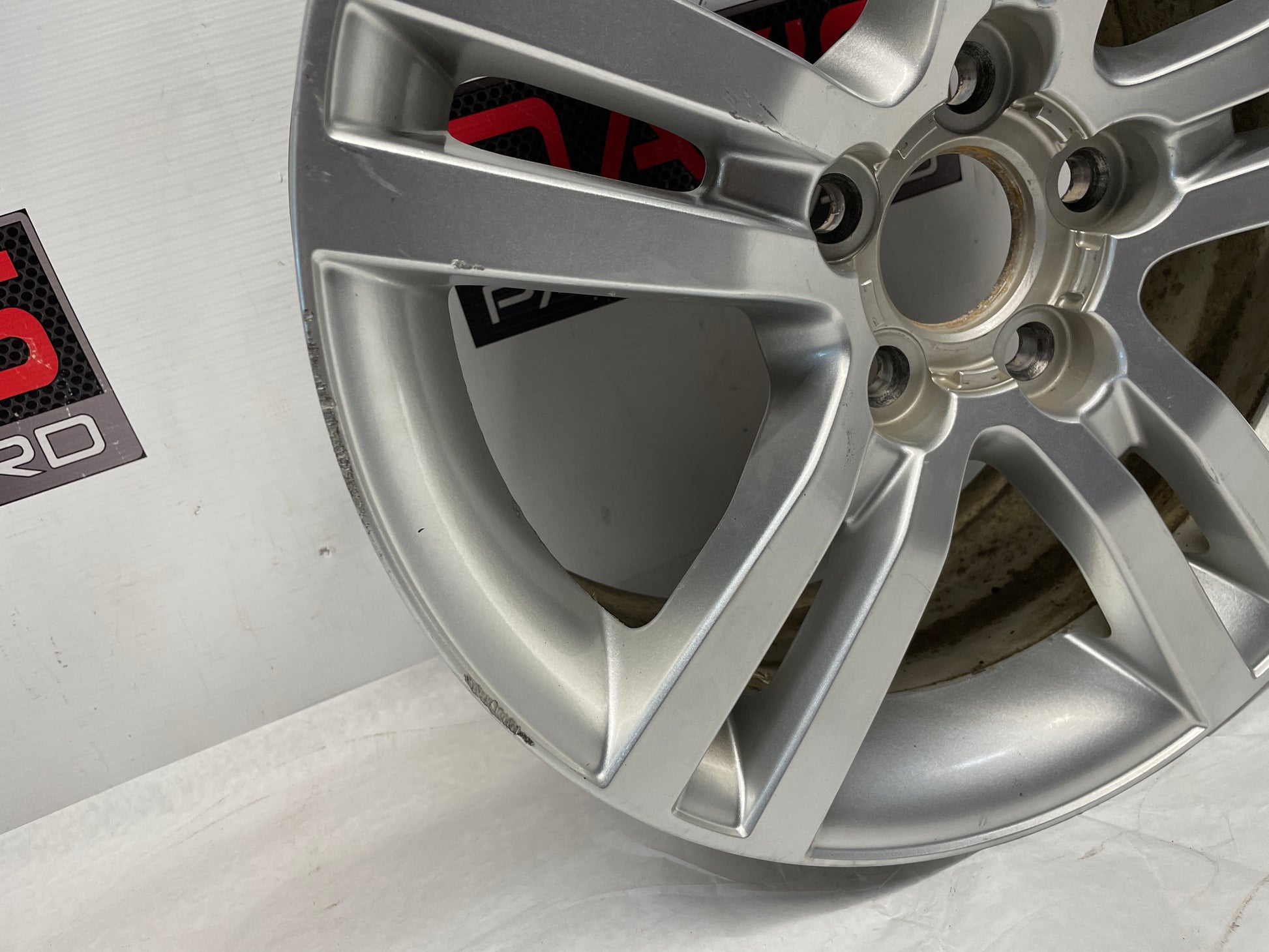 2009 Pontiac G8 Factory OEM 18X8 Wheel - Day's Parts Yard