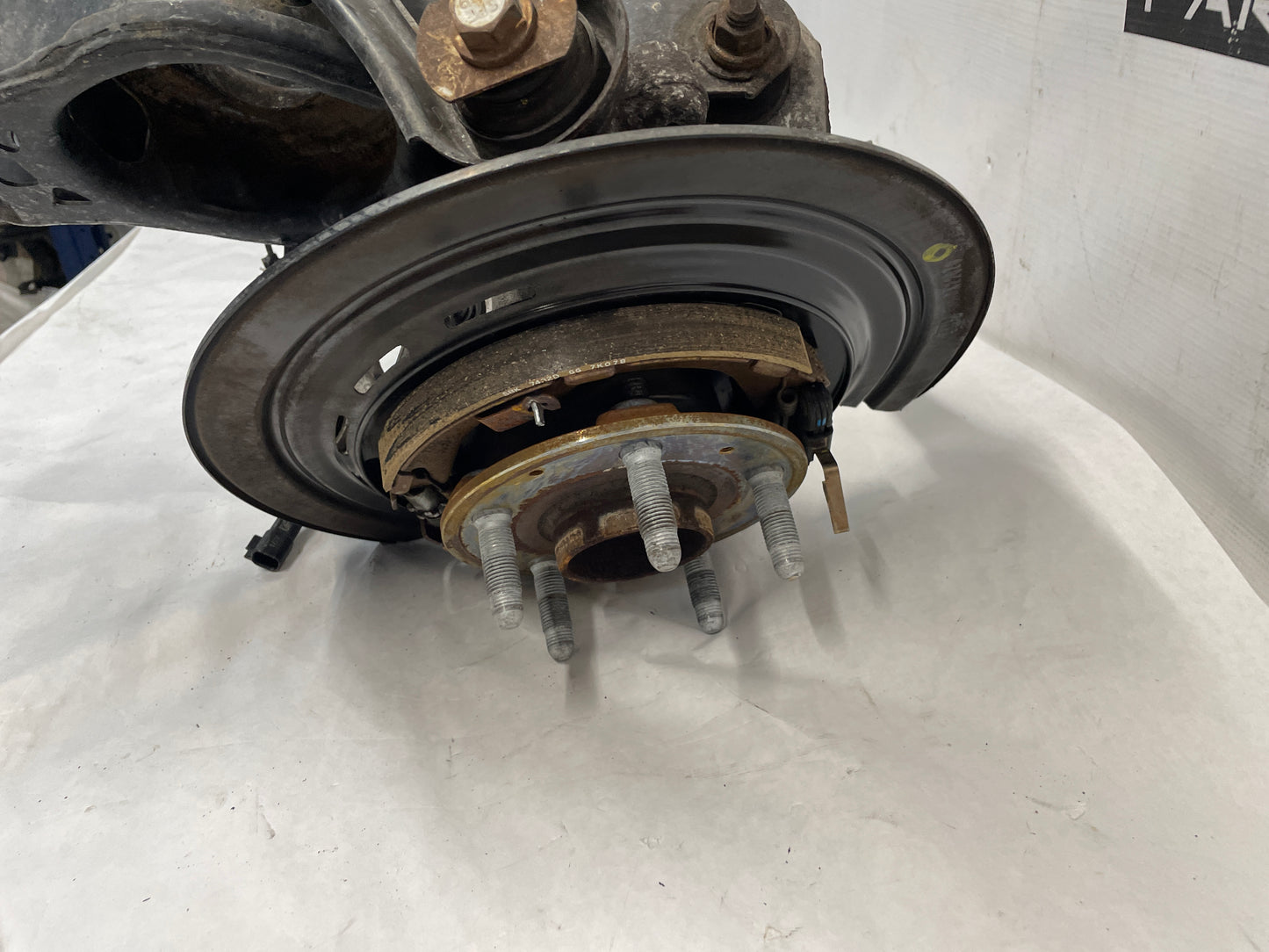 2018 Chevy Camaro SS Driver Rear Suspension Spindle Knuckle OEM - Day's Parts Yard