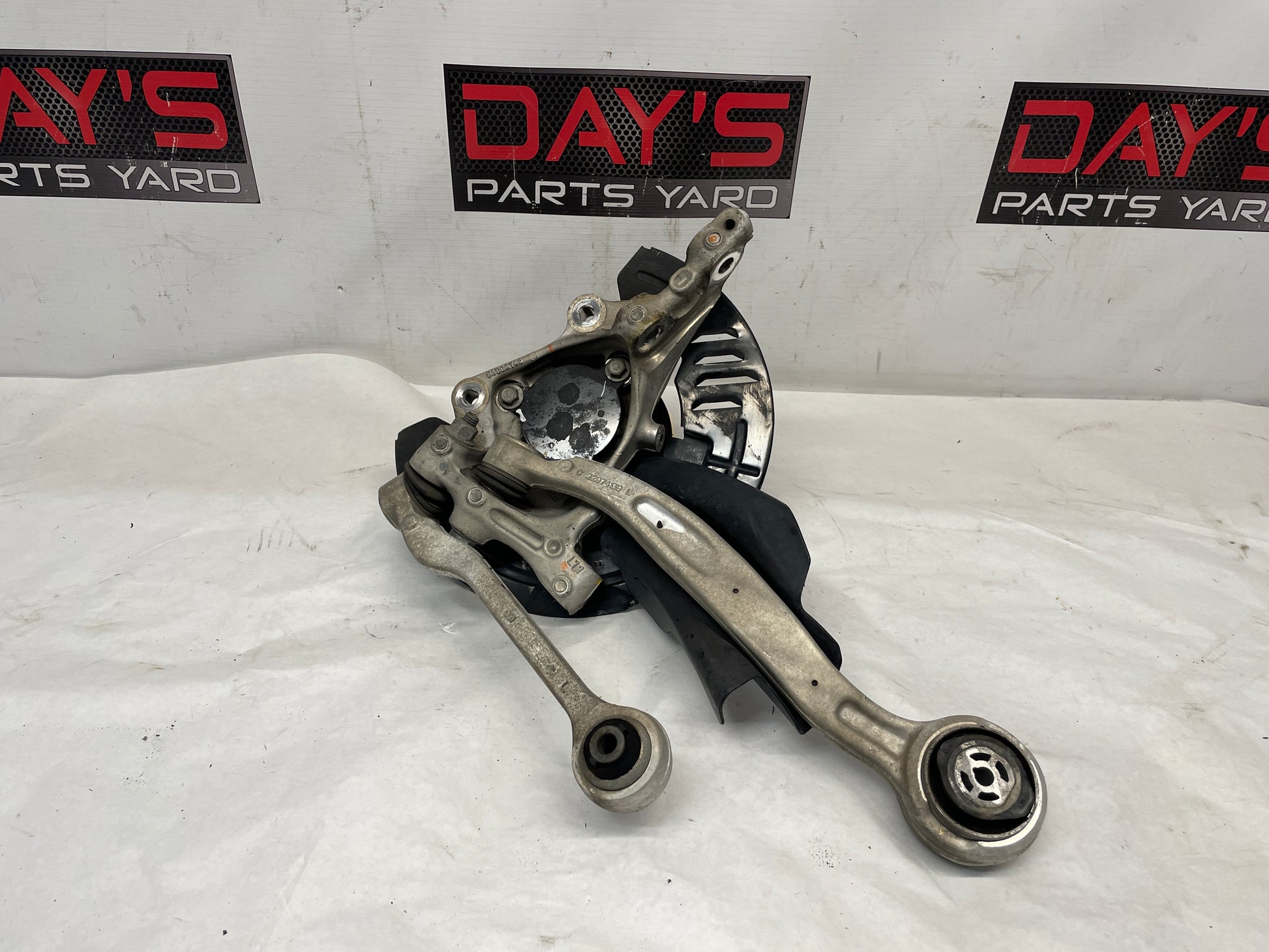 2018 Chevy Camaro SS LH Driver Front Spindle Knuckle Hub Control Arms Knee Assembly OEM - Day's Parts Yard