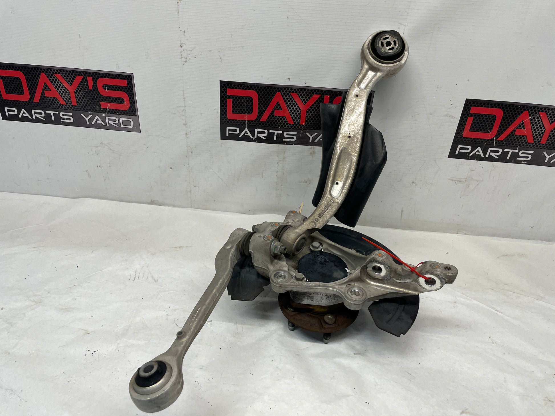 2018 Chevy Camaro SS RH Passenger Front Knuckle Hub Control Arms Knee Assembly OEM - Day's Parts Yard
