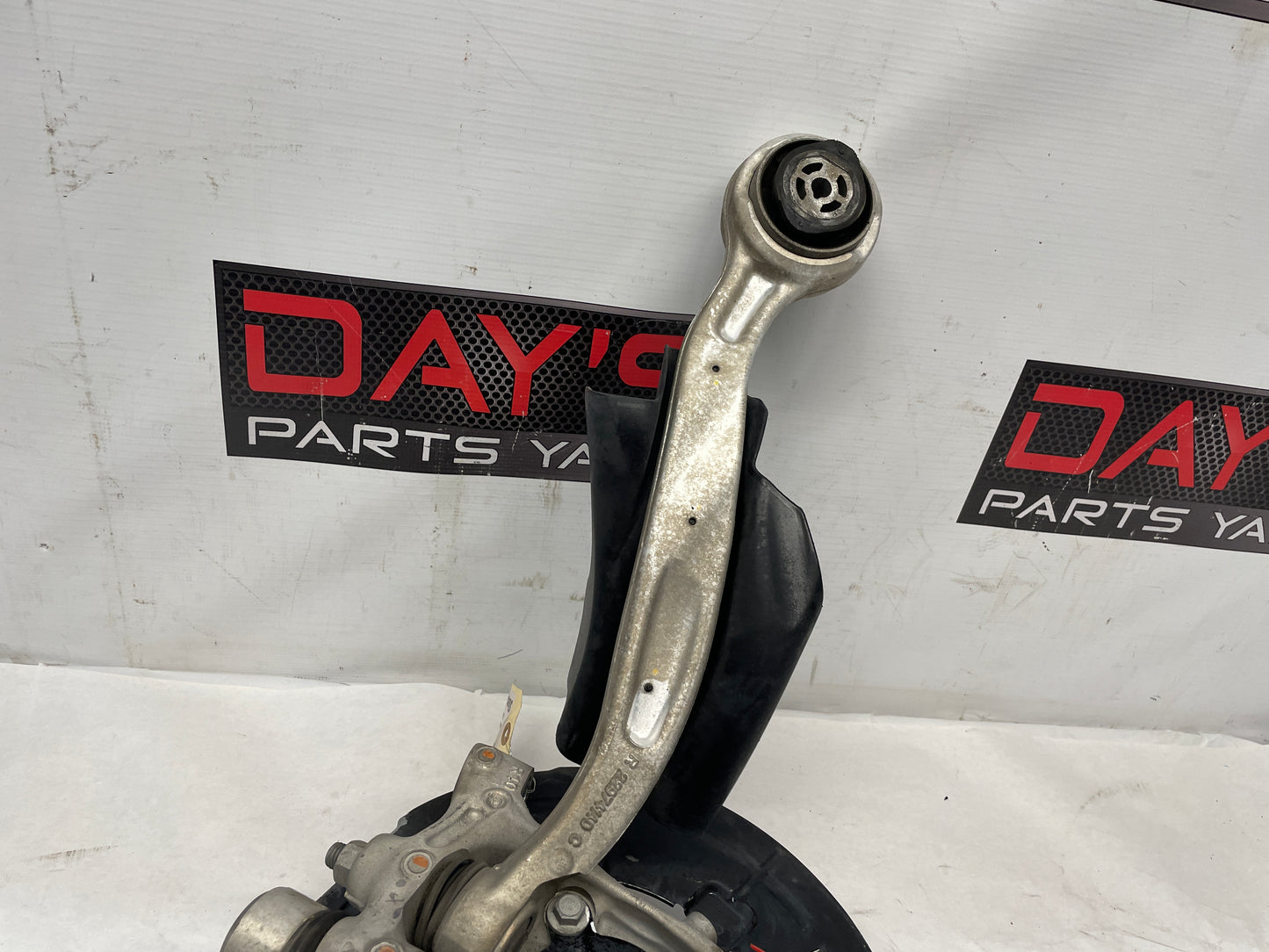 2018 Chevy Camaro SS RH Passenger Front Knuckle Hub Control Arms Knee Assembly OEM - Day's Parts Yard