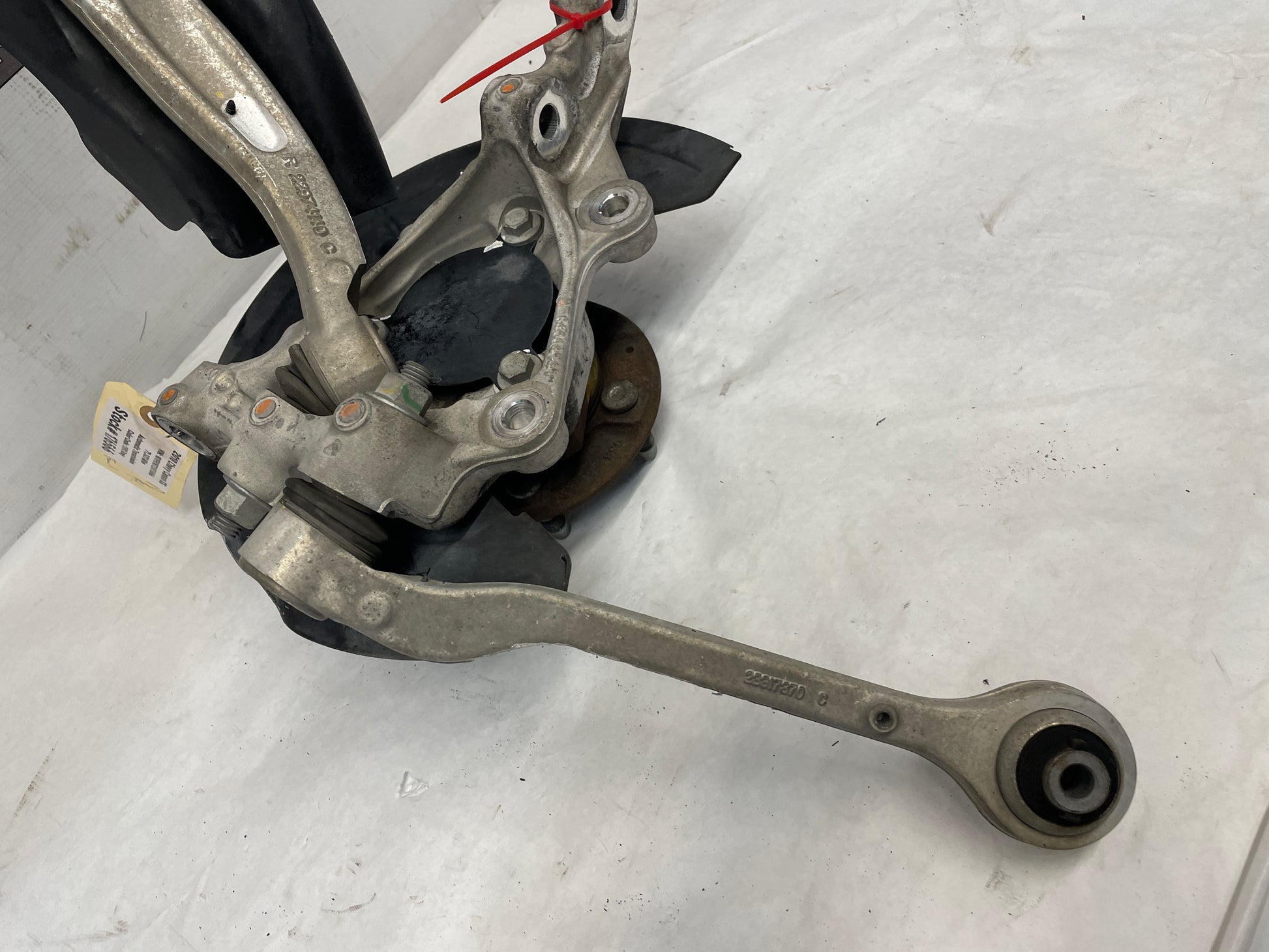 2018 Chevy Camaro SS RH Passenger Front Knuckle Hub Control Arms Knee Assembly OEM - Day's Parts Yard