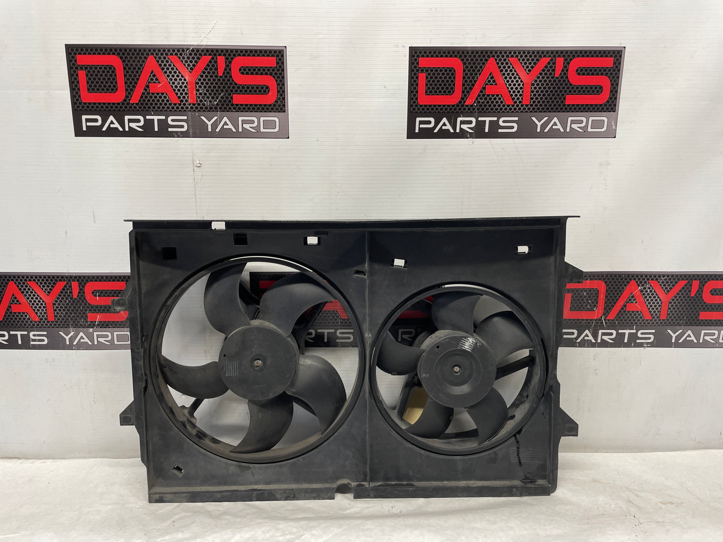 2006 Pontiac GTO Dual Radiator Electric Cooling Fans Shroud Assembly OEM