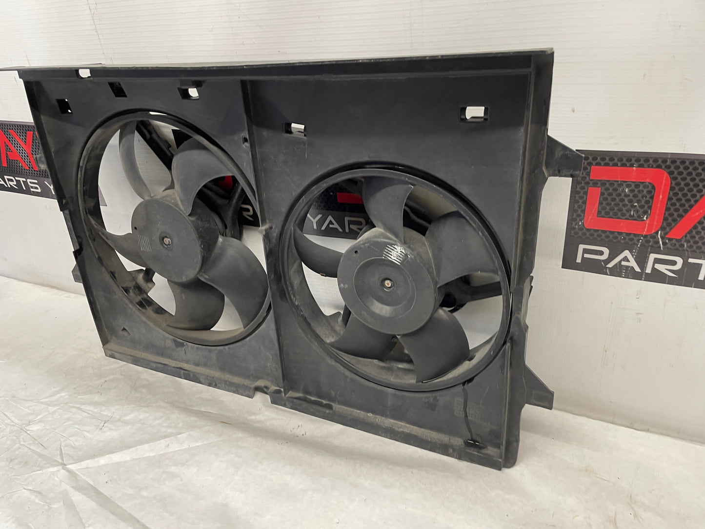 2006 Pontiac GTO Dual Radiator Electric Cooling Fans Shroud Assembly OEM