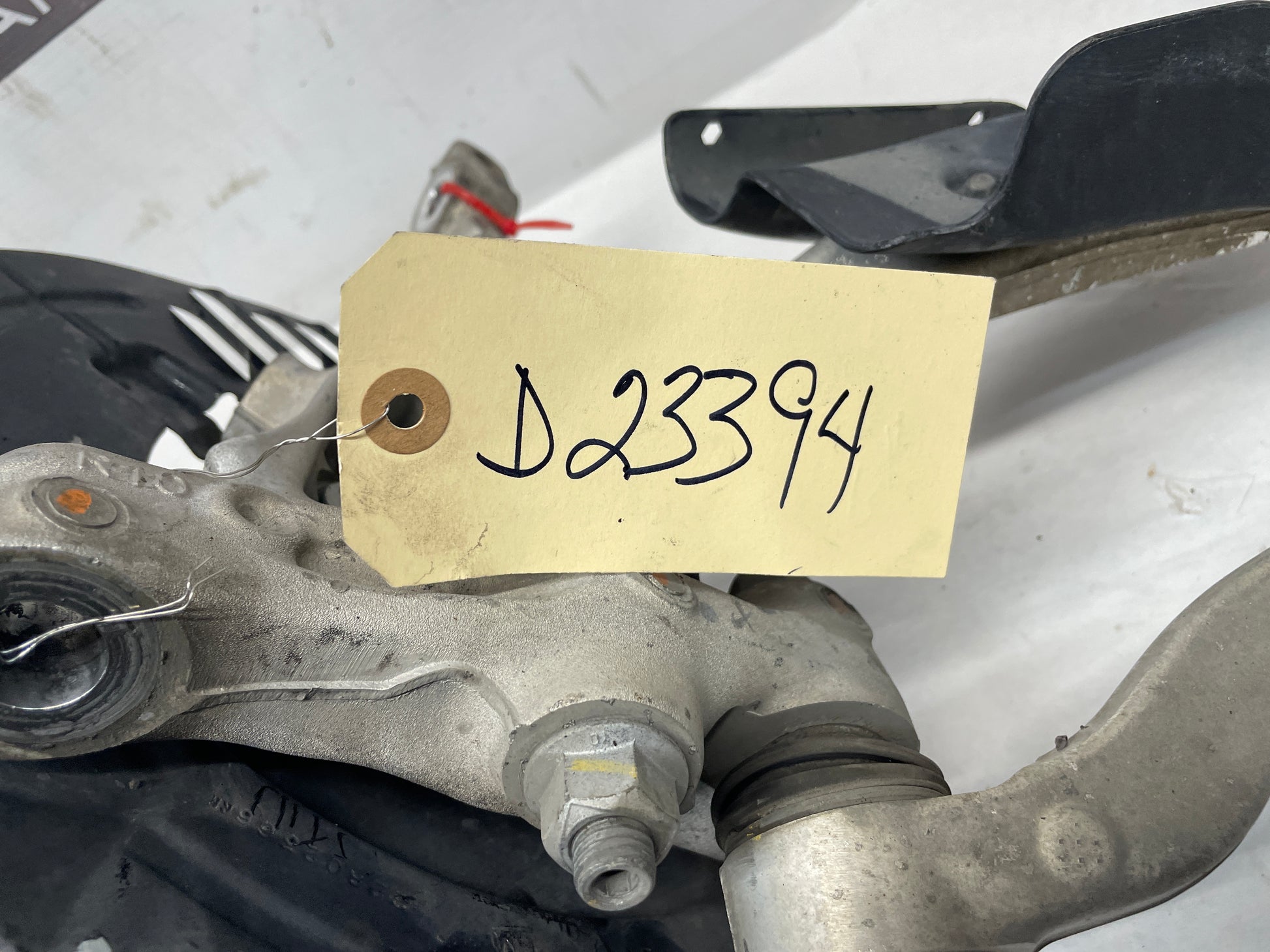 2018 Chevy Camaro SS RH Passenger Front Knuckle Hub Control Arms Knee Assembly OEM - Day's Parts Yard