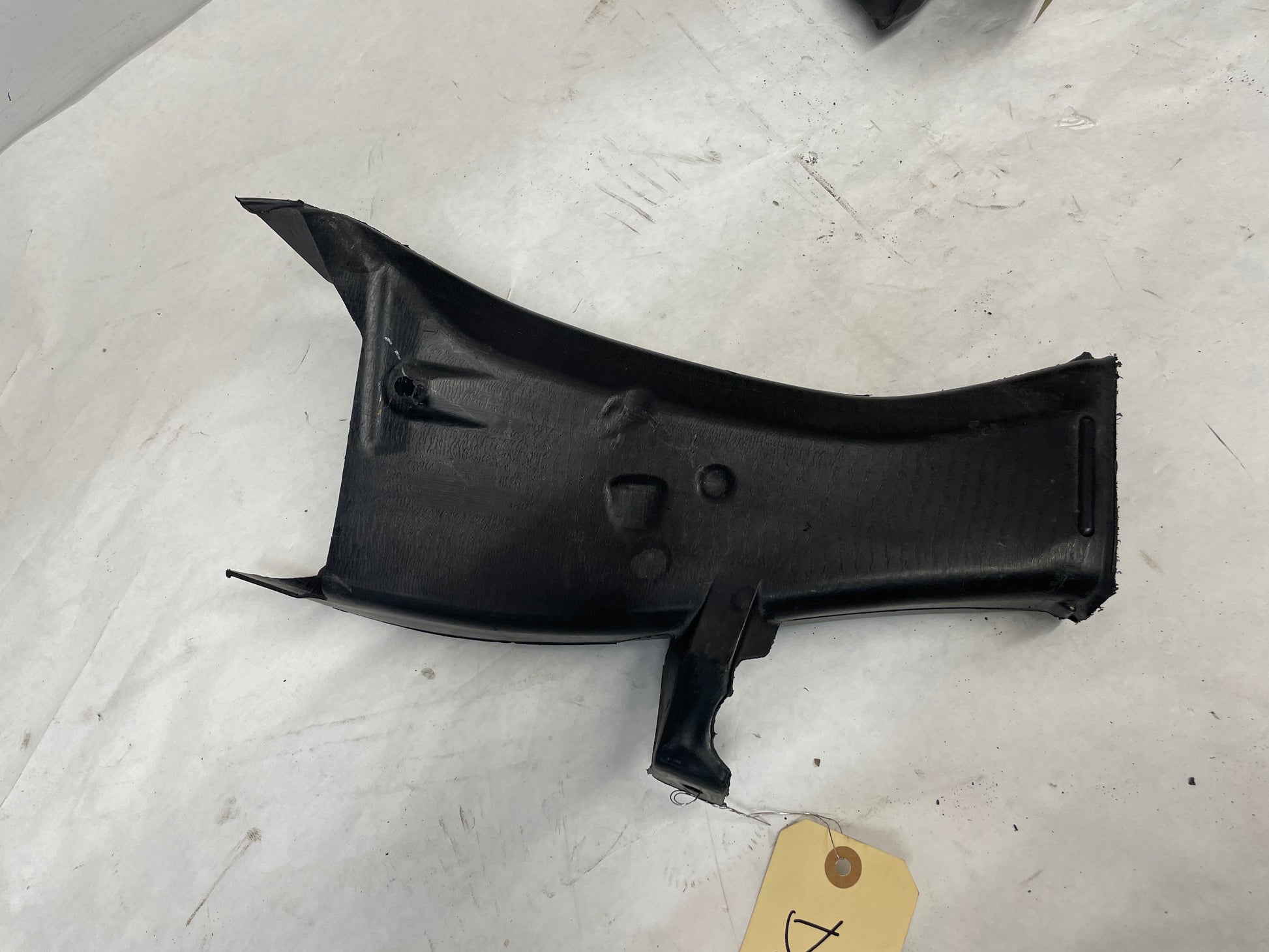 2018 Chevy Camaro SS Front Auxiliary Radiator Brake Rotor Air Cooling Duct OEM - Day's Parts Yard