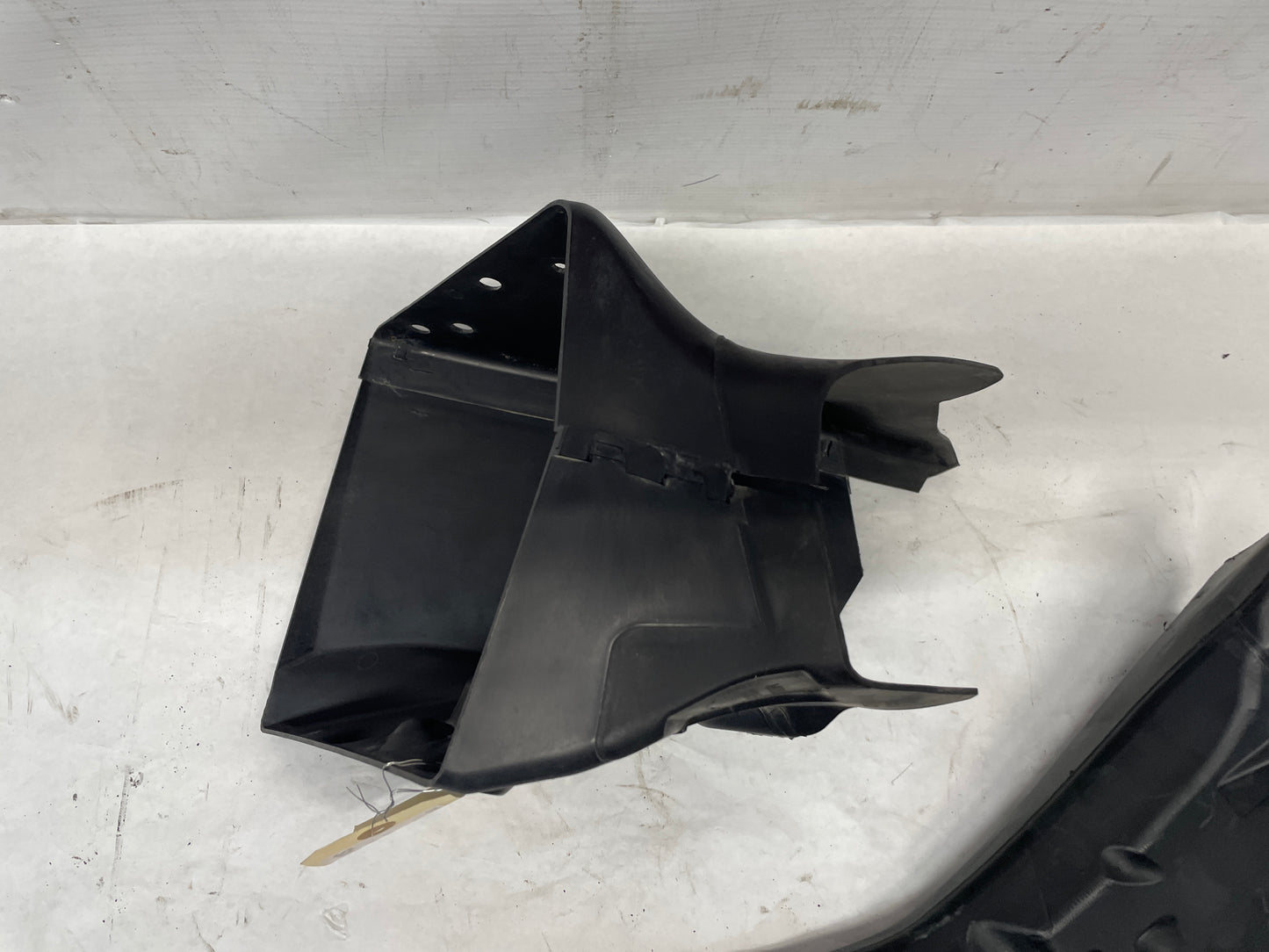 2018 Chevy Camaro SS Front Auxiliary Radiator Brake Rotor Air Cooling Duct OEM - Day's Parts Yard