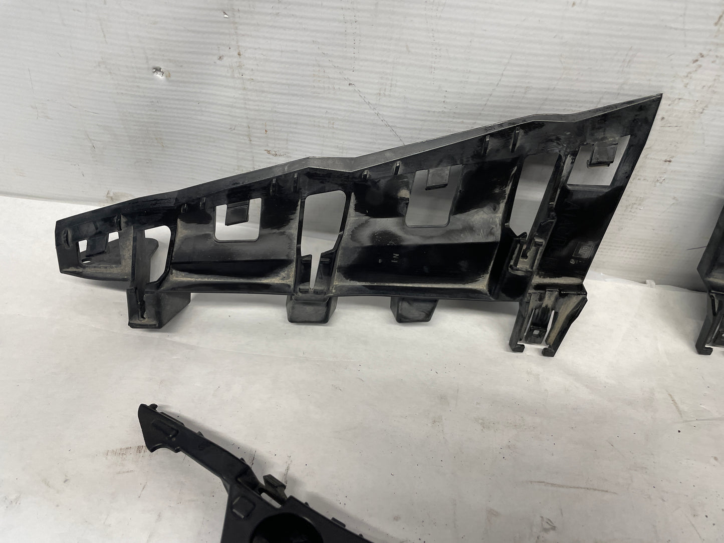 2018 Chevy Camaro SS Rear Bumper Tail Light Lamp Brackets Guides Clips OEM