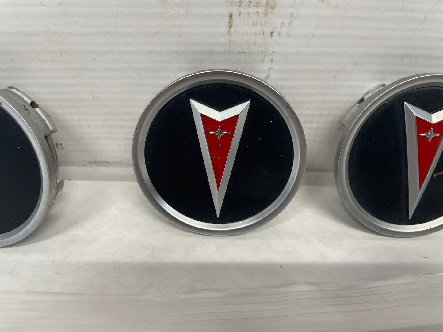 2005 Pontiac GTO Wheel Center Caps OEM - Day's Parts Yard