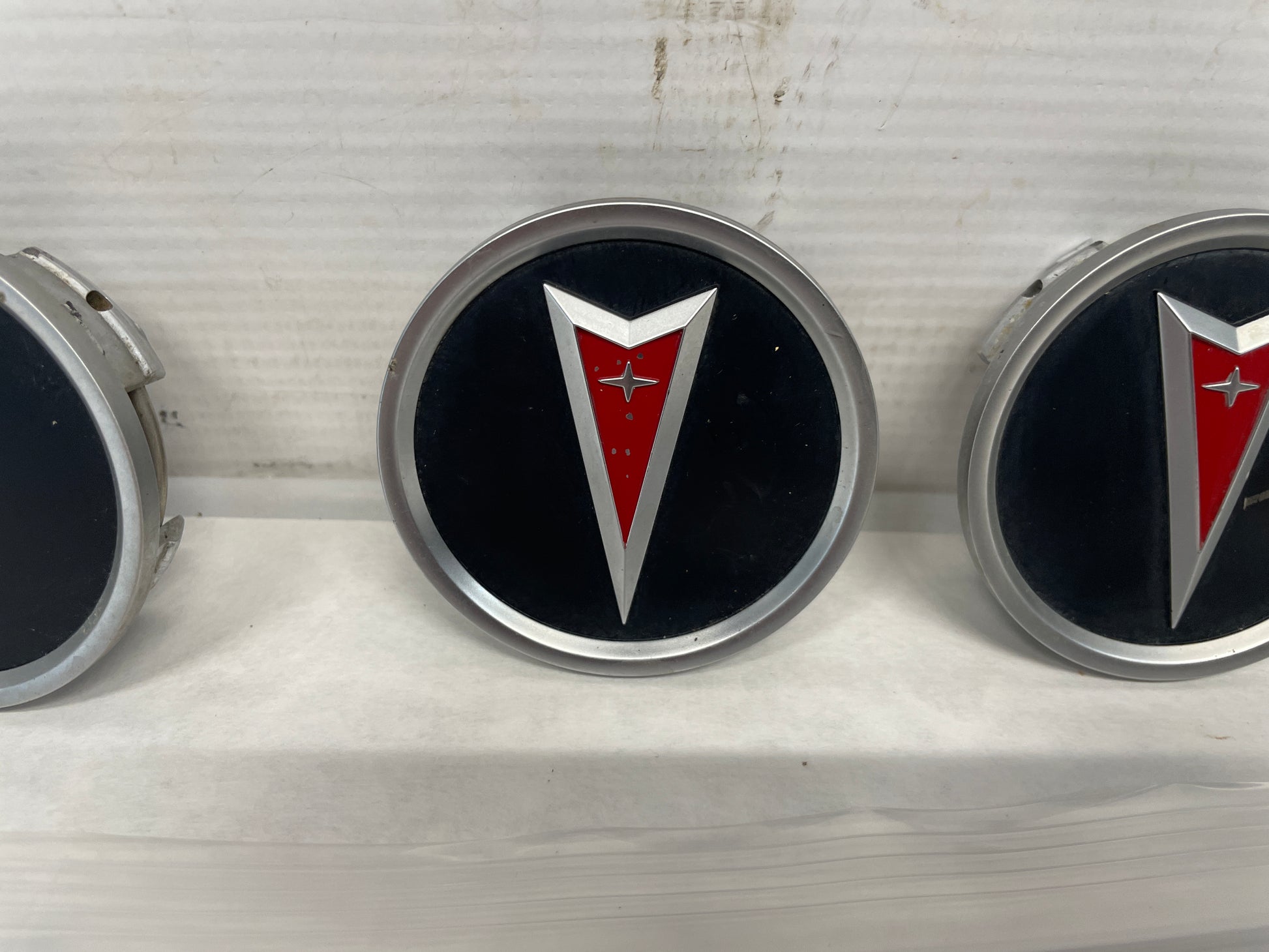 2005 Pontiac GTO Wheel Center Caps OEM - Day's Parts Yard