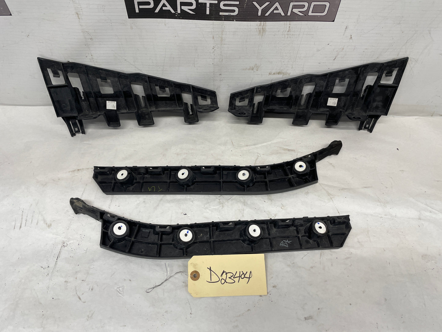 2018 Chevy Camaro SS Rear Bumper Tail Light Lamp Brackets Guides Clips OEM