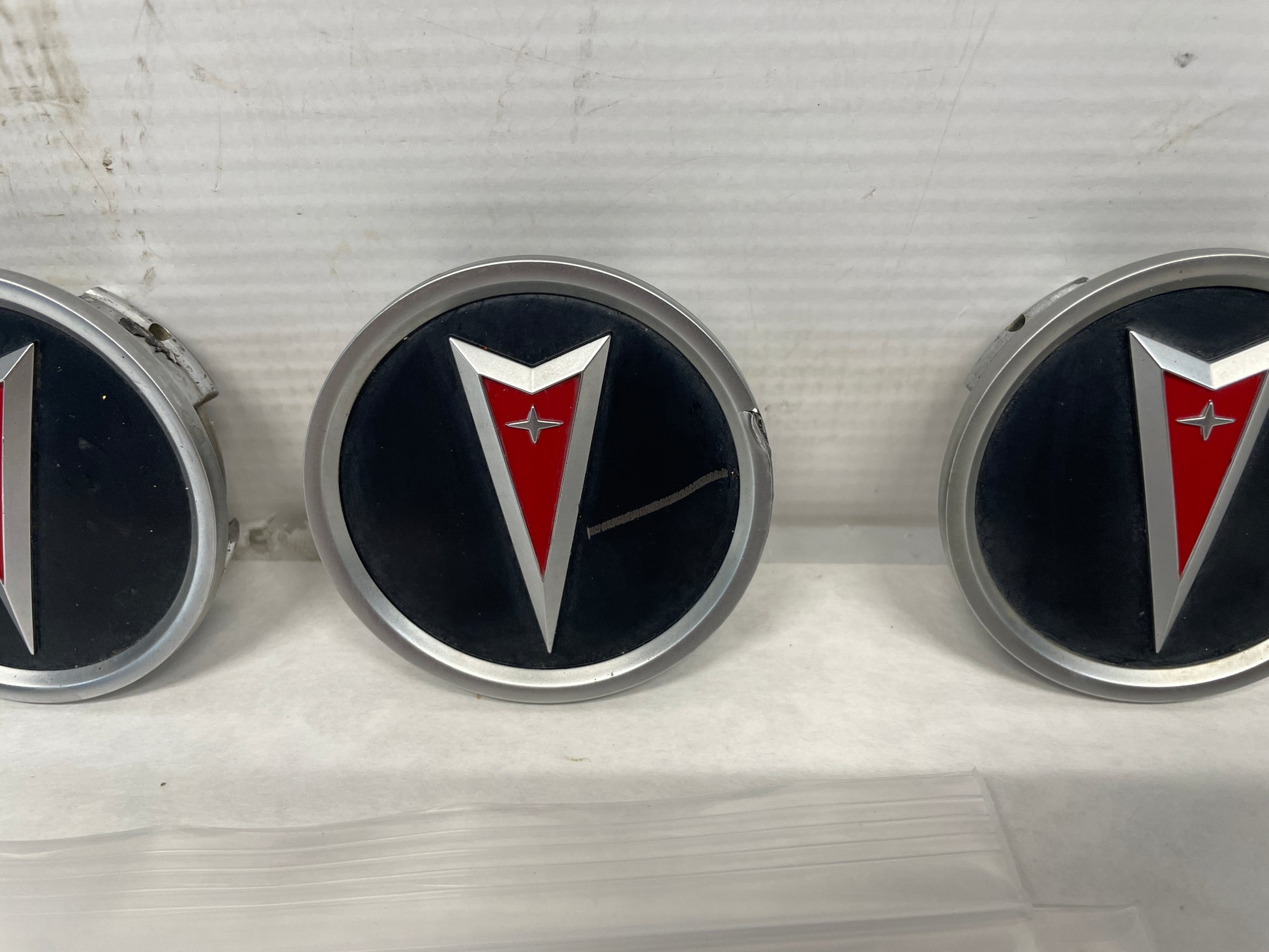 2005 Pontiac GTO Wheel Center Caps OEM - Day's Parts Yard
