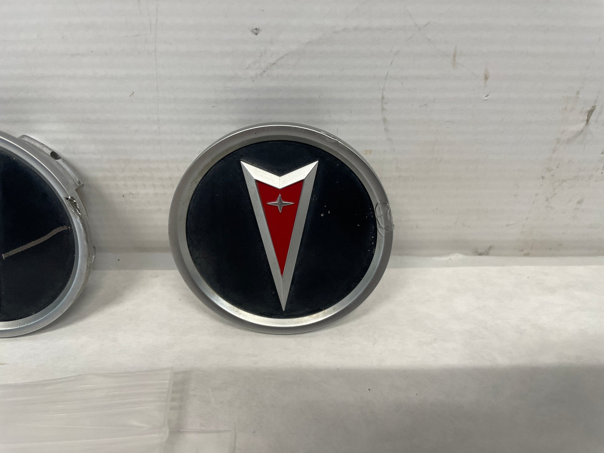 2005 Pontiac GTO Wheel Center Caps OEM - Day's Parts Yard