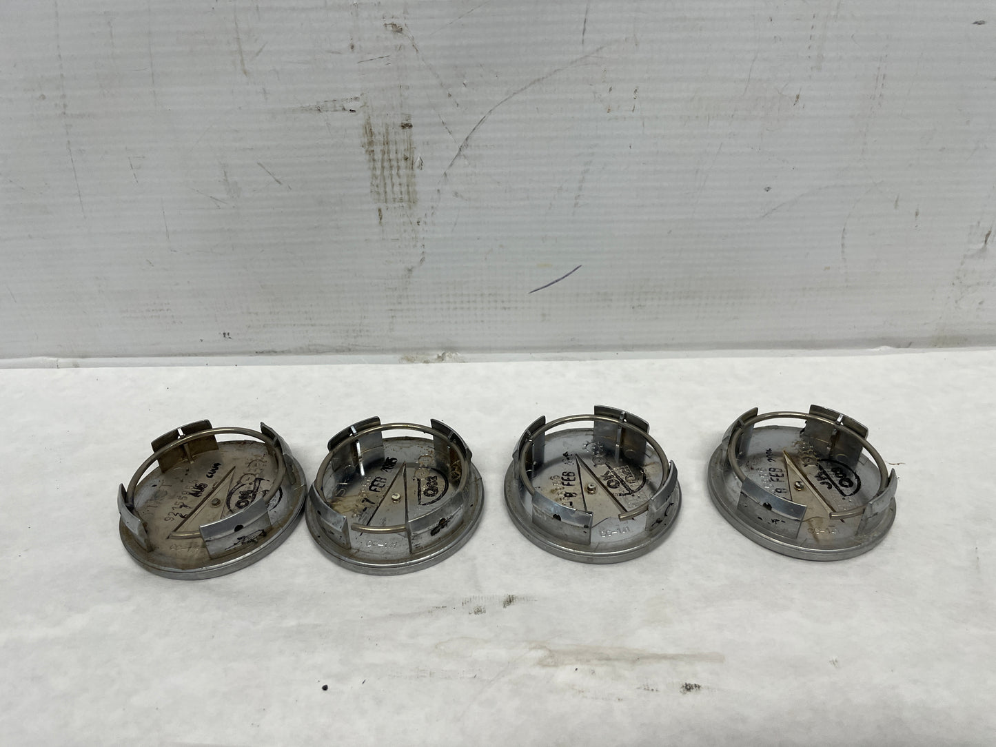 2005 Pontiac GTO Wheel Center Caps OEM - Day's Parts Yard