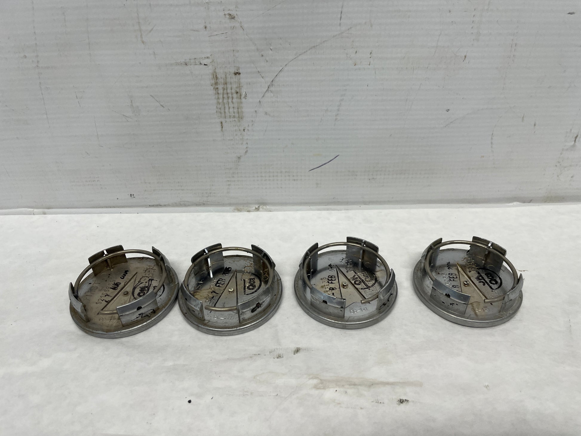 2005 Pontiac GTO Wheel Center Caps OEM - Day's Parts Yard