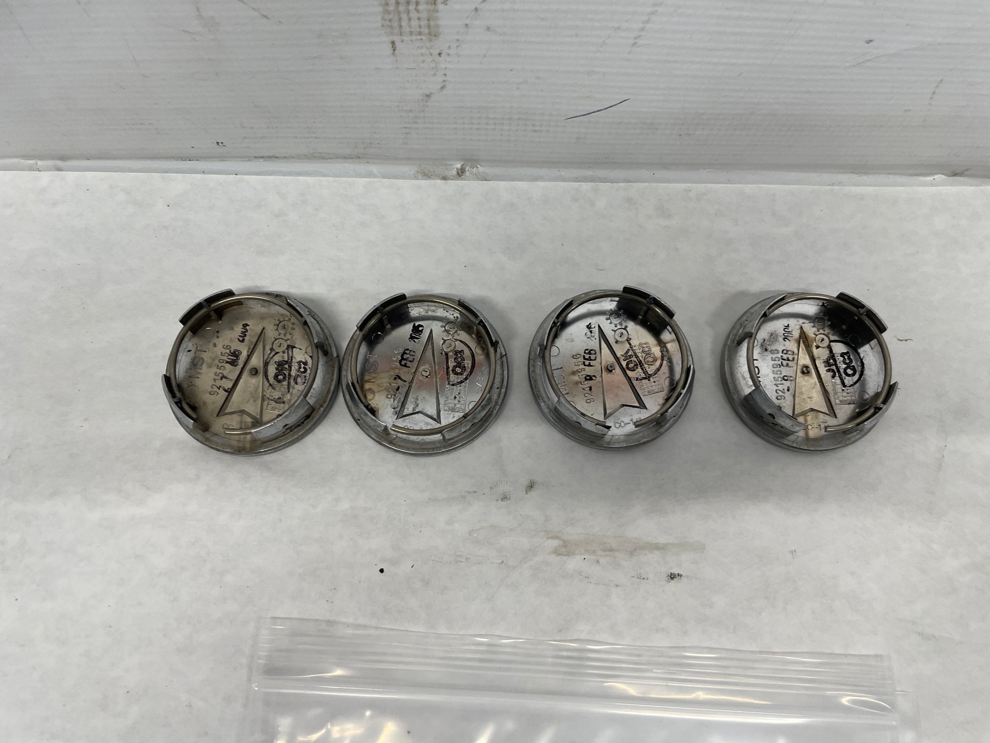 2005 Pontiac GTO Wheel Center Caps OEM - Day's Parts Yard