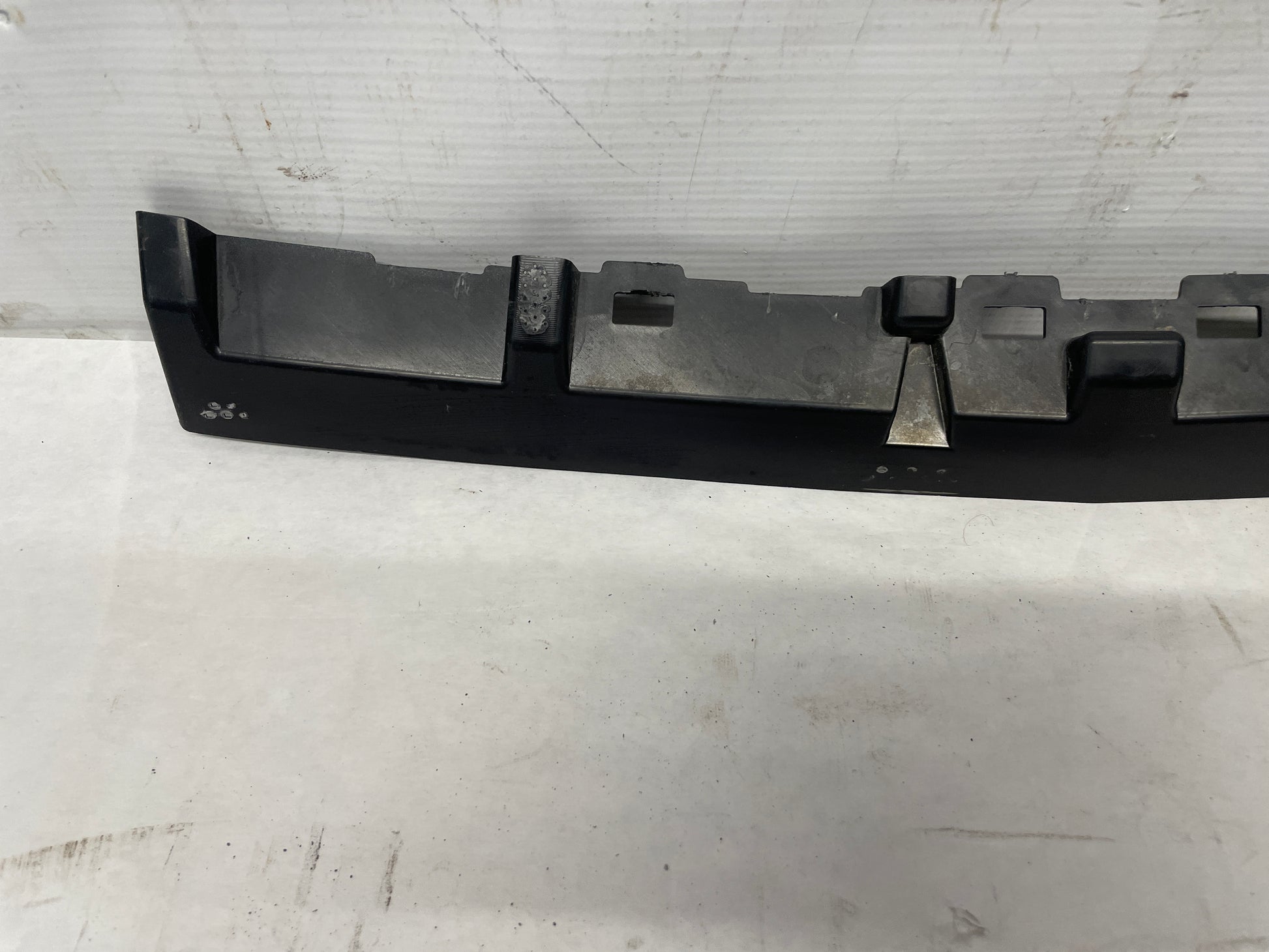 2018 Chevy Camaro SS Rear Bumper Center Upper Mounting Bracket Guide OEM - Day's Parts Yard