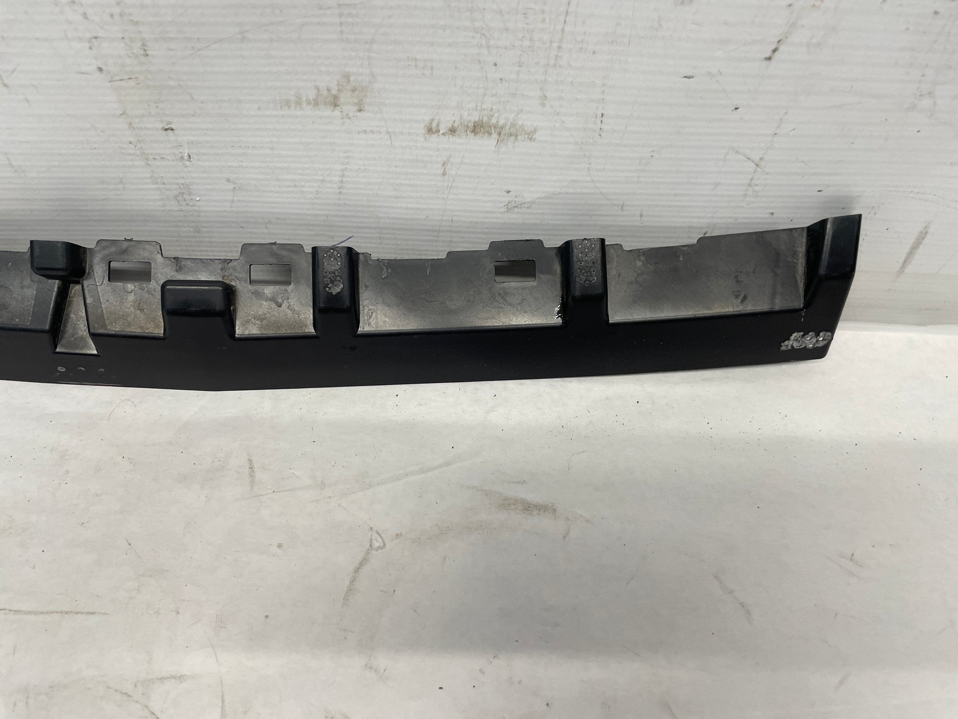 2018 Chevy Camaro SS Rear Bumper Center Upper Mounting Bracket Guide OEM - Day's Parts Yard