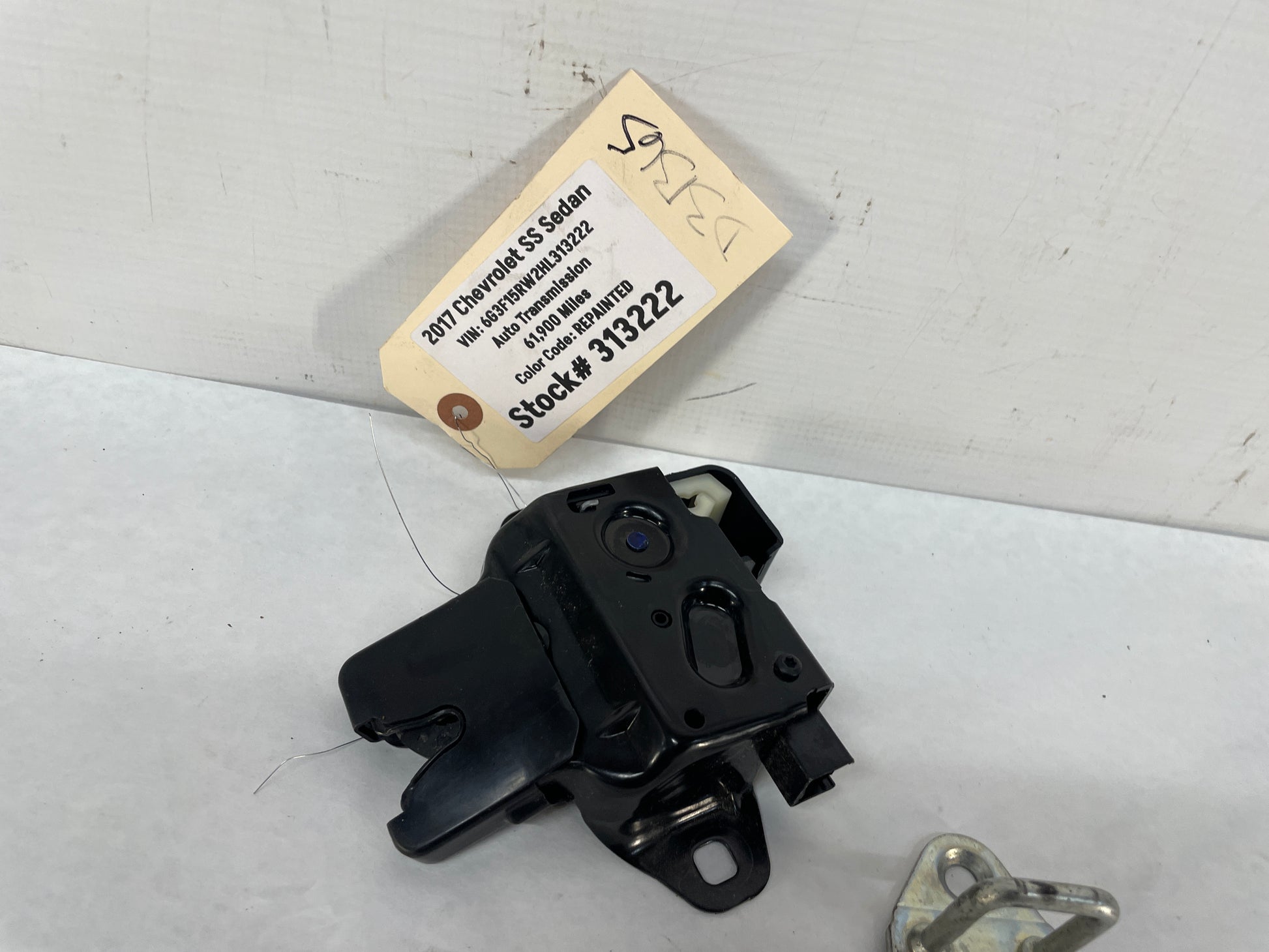 2017 Chevy SS Sedan Trunk Deck Lid Latch Lock Actuator Striker OEM - Day's Parts Yard