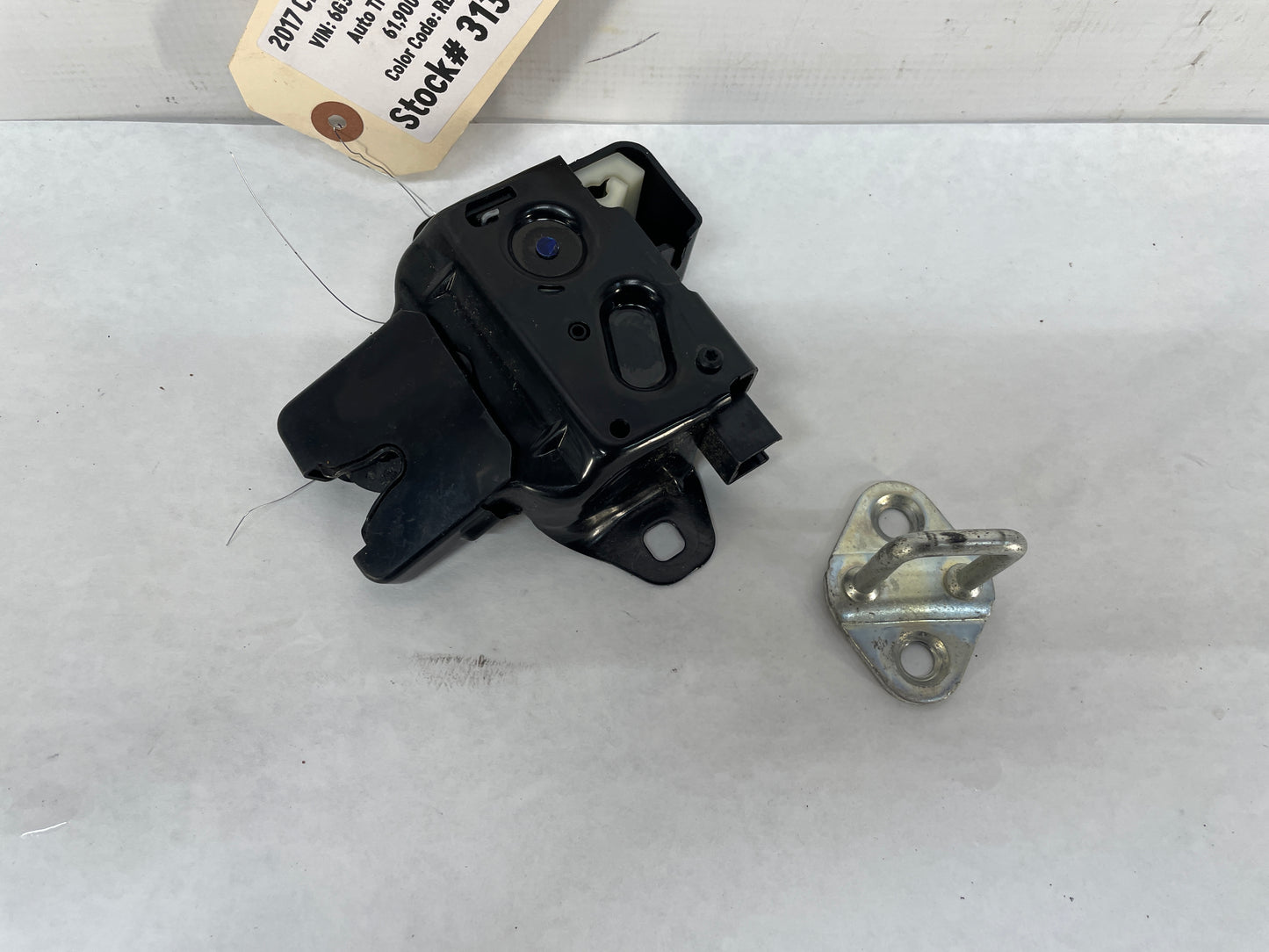 2017 Chevy SS Sedan Trunk Deck Lid Latch Lock Actuator Striker OEM - Day's Parts Yard