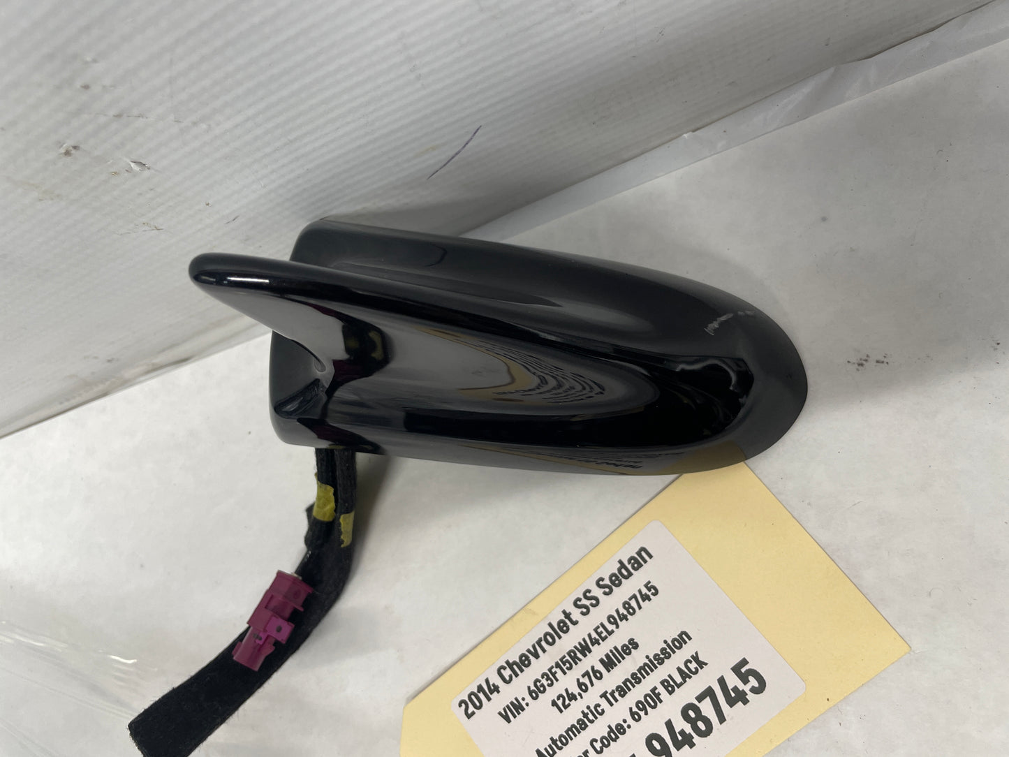 2014 Chevy SS Sedan Shark Fin Antenna Black 92262446 OEM