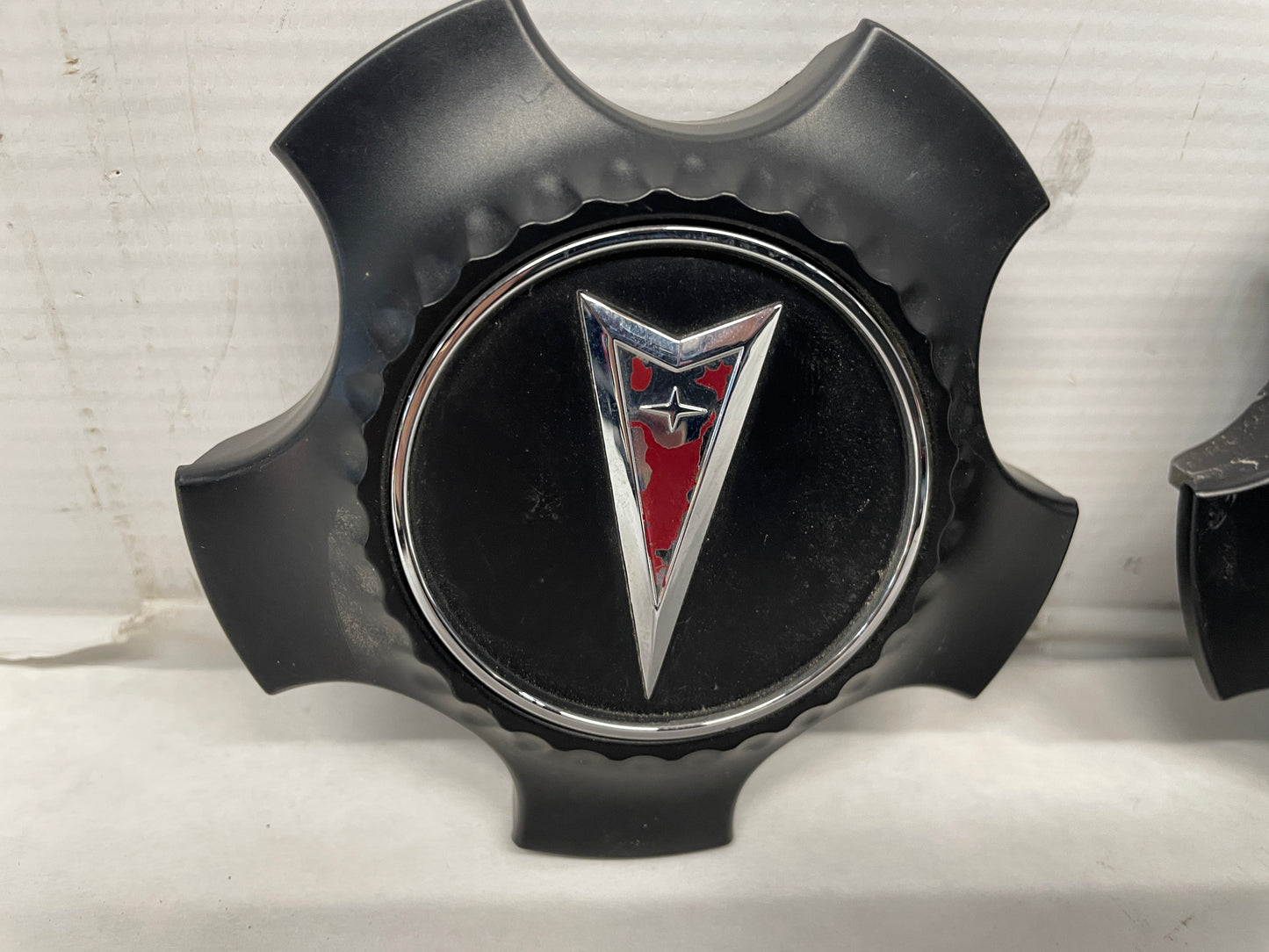 2009 Pontiac G8 GT Wheel Center Caps OEM - Day's Parts Yard