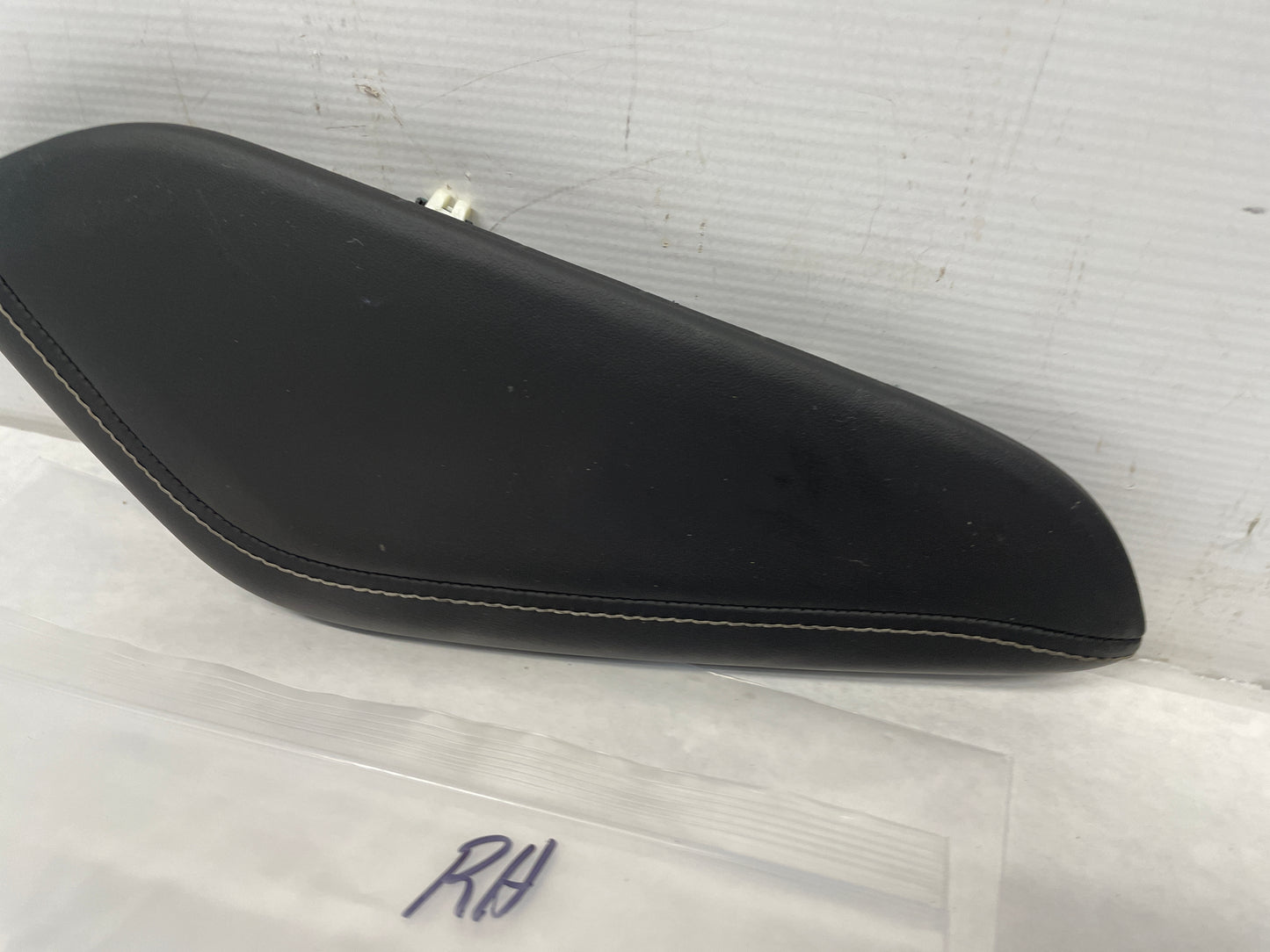 2016 Chevy Camaro SS RH Passenger Center Console Extension Knee Pad Panel OEM - Day's Parts Yard