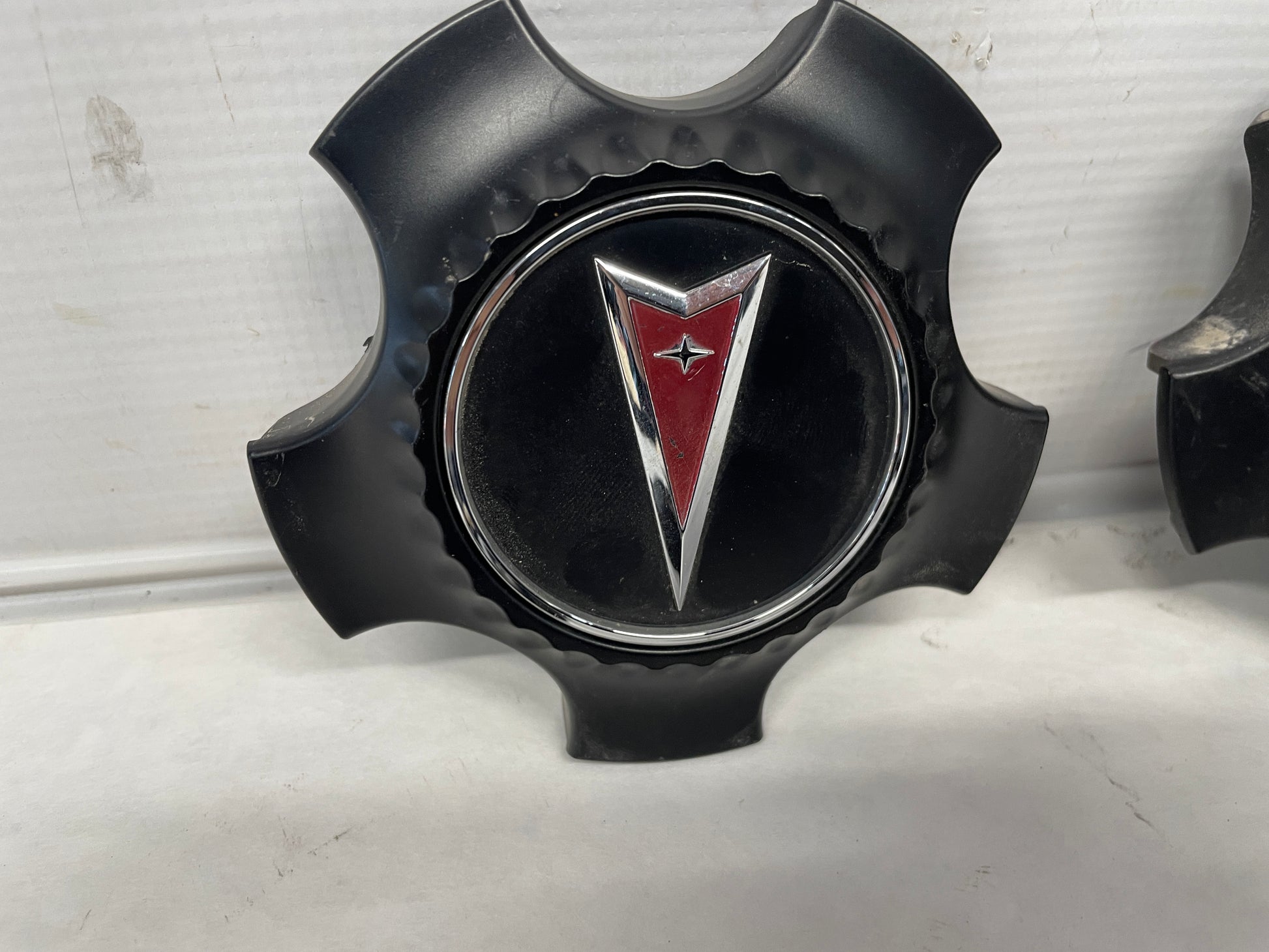 2009 Pontiac G8 GT Wheel Center Caps OEM - Day's Parts Yard