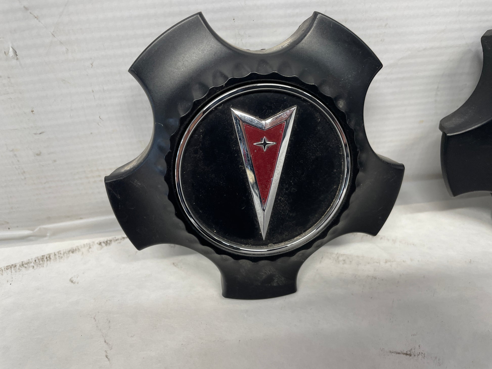 2009 Pontiac G8 GT Wheel Center Caps OEM - Day's Parts Yard