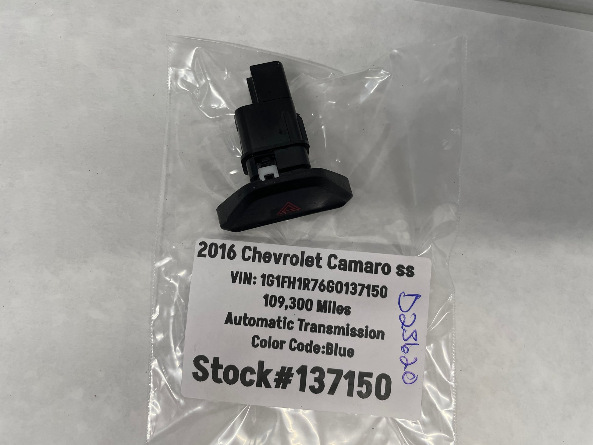 2016 Chevy Camaro SS Hazard Switch Button OEM - Day's Parts Yard