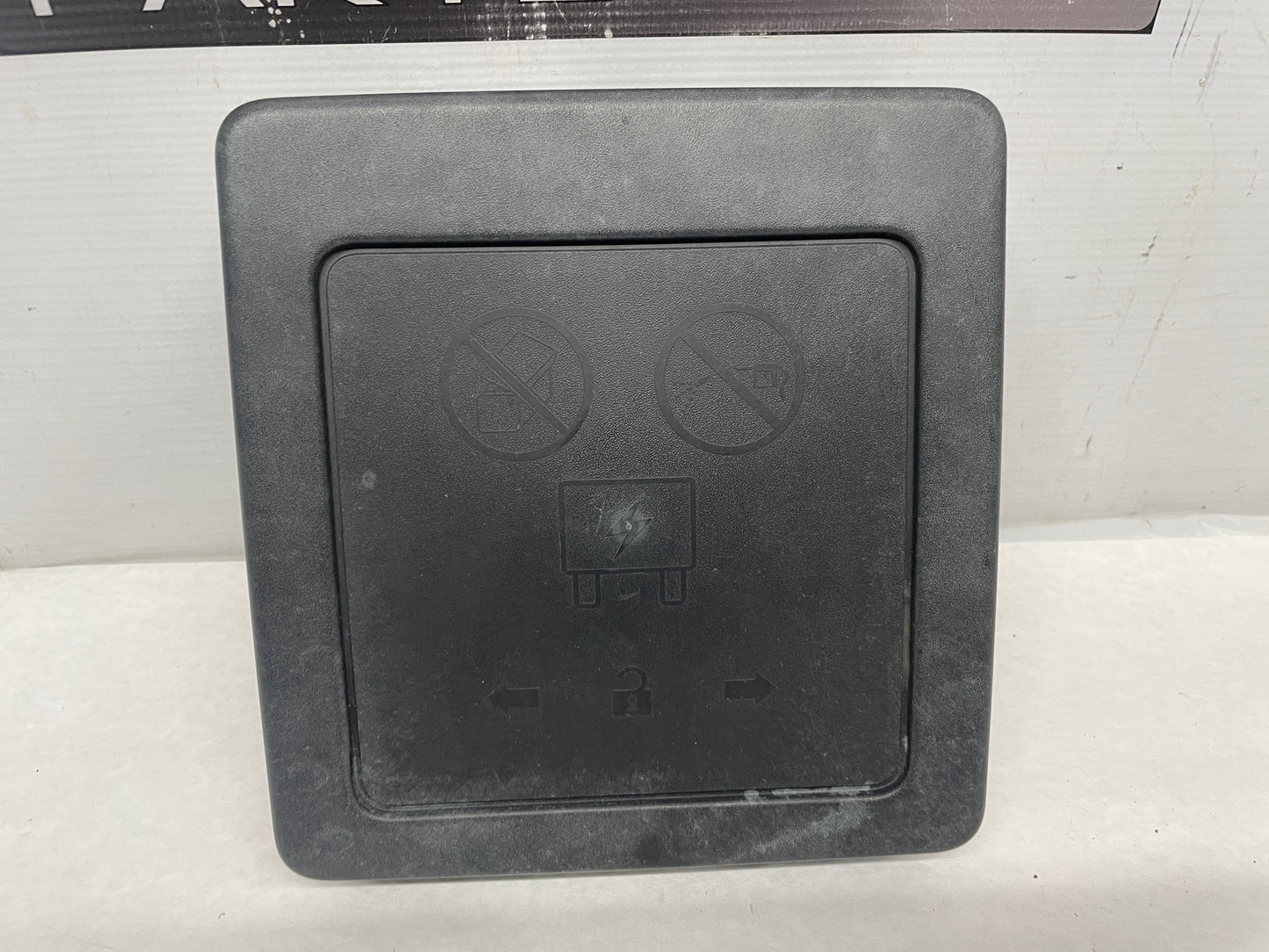 2014 Chevy SS Sedan Engine Bay Fuse Box Block Relay Cover Lid OEM