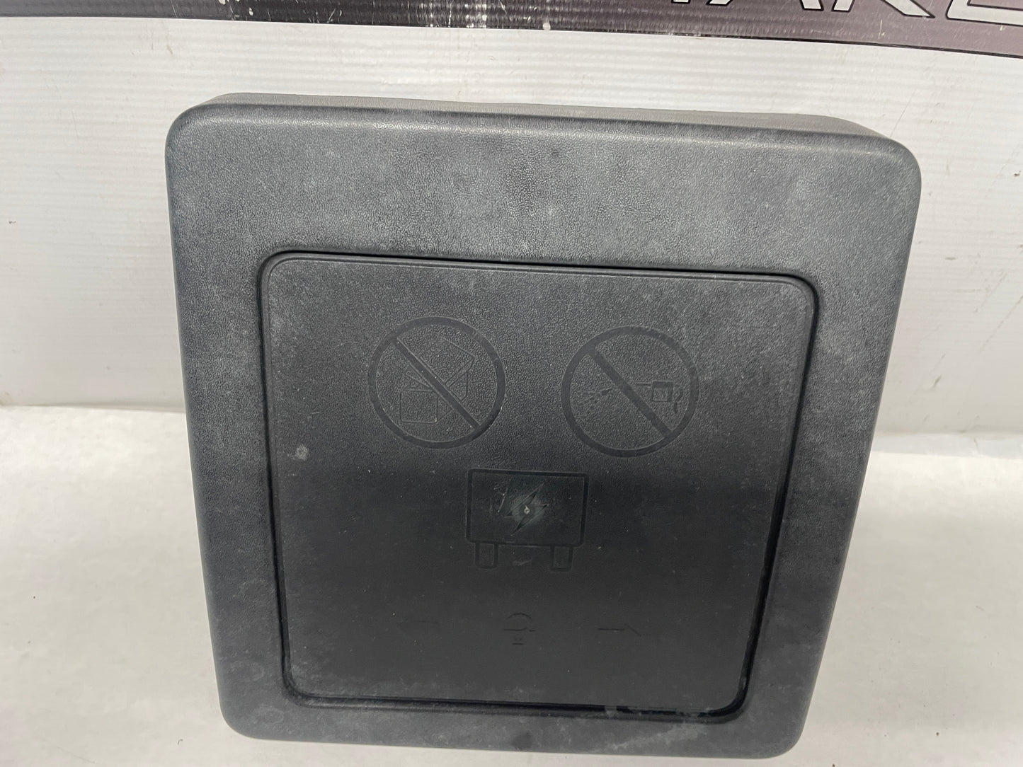 2014 Chevy SS Sedan Engine Bay Fuse Box Block Relay Cover Lid OEM