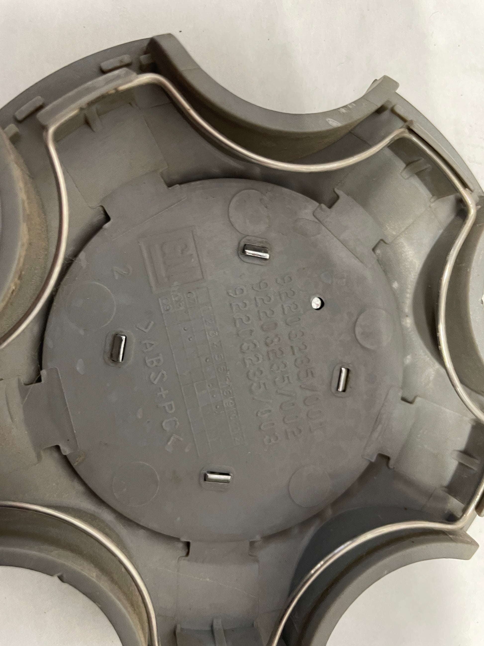 2009 Pontiac G8 GT Wheel Center Caps OEM - Day's Parts Yard