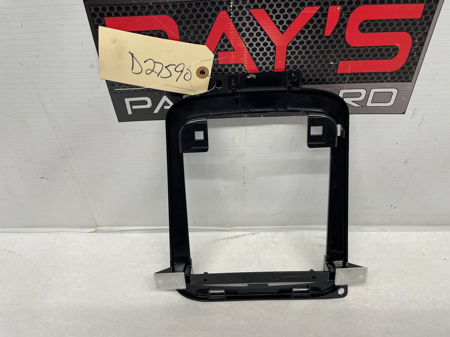 2009 Pontiac G8 GT Over Head Console Dome Light Frame Bracket Brace Bezel OEM - Day's Parts Yard