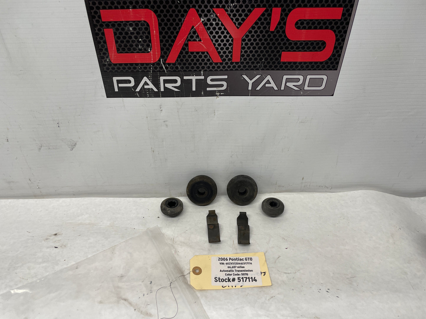 2006 Pontiac GTO Radiator Rubber Bushings Clips Isolators Set OEM