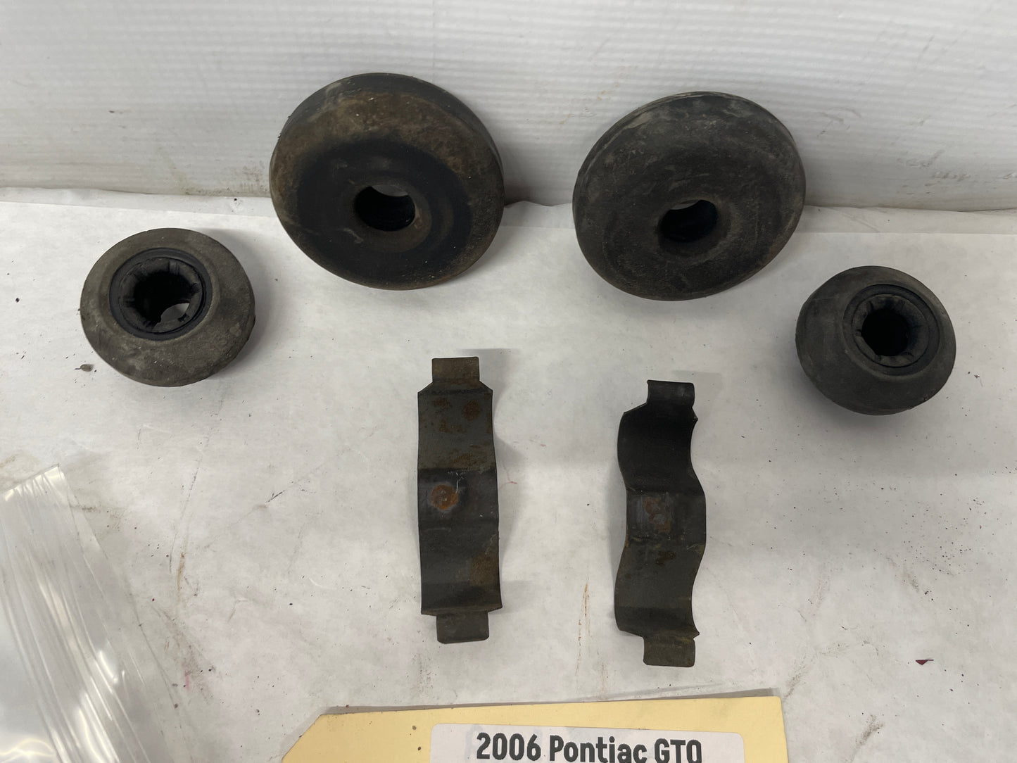 2006 Pontiac GTO Radiator Rubber Bushings Clips Isolators Set OEM