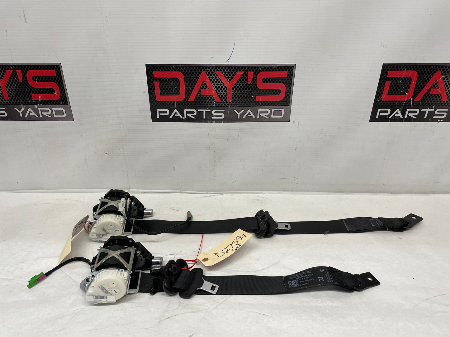 2009 Pontiac G8 RH & LH Front Seat Belts Retractors OEM - Day's Parts Yard