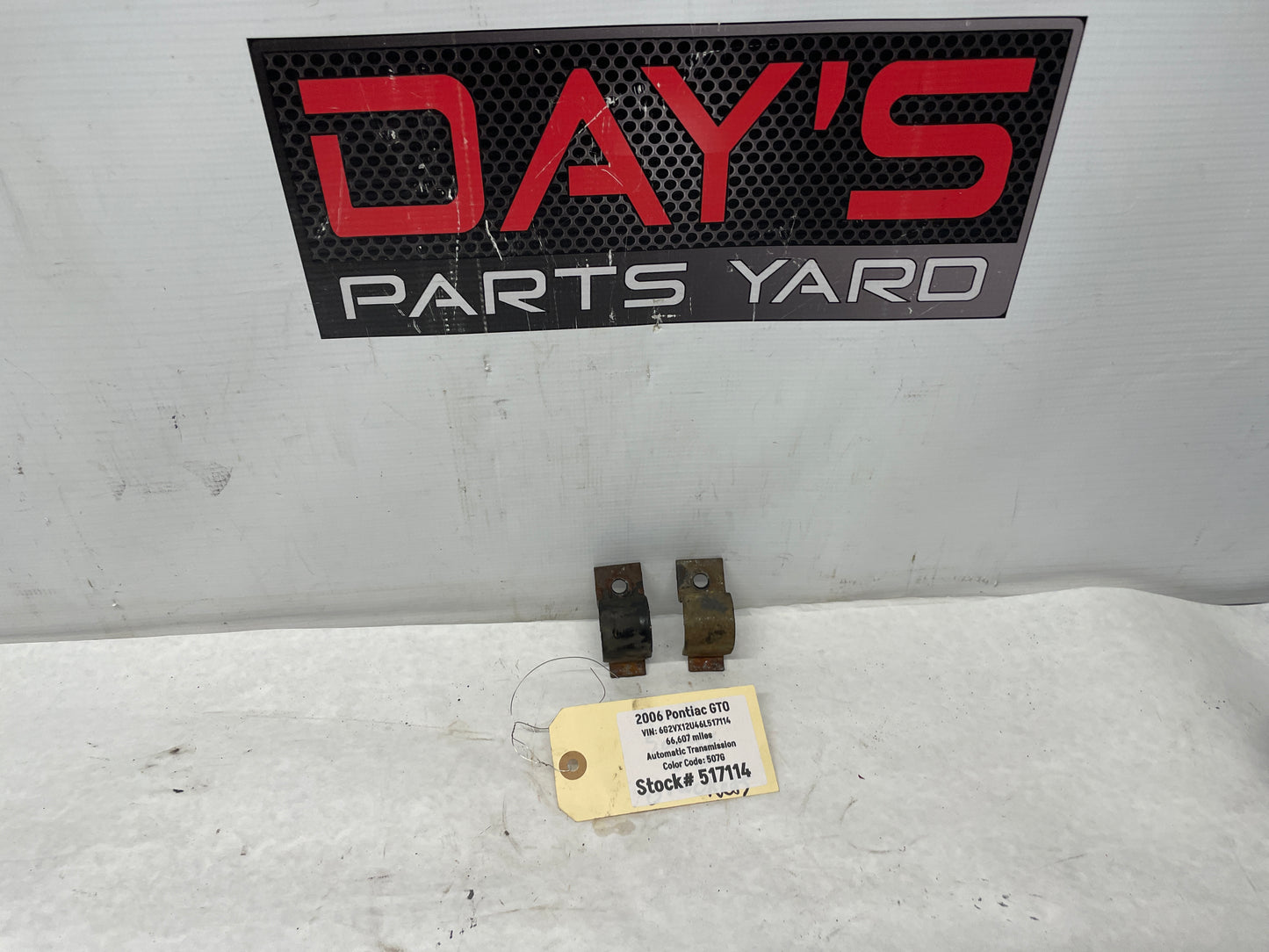 2006 Pontiac GTO Rear Suspension Stabilizer Sway Bar Brackets Clamps OEM