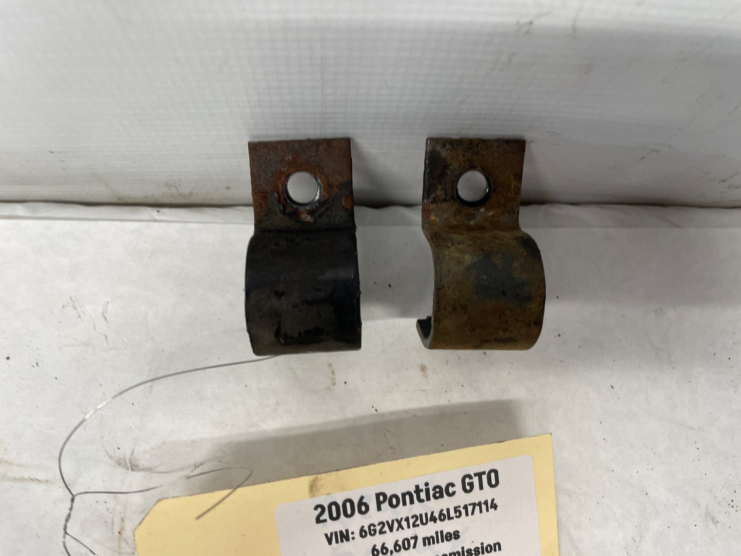 2006 Pontiac GTO Rear Suspension Stabilizer Sway Bar Brackets Clamps OEM