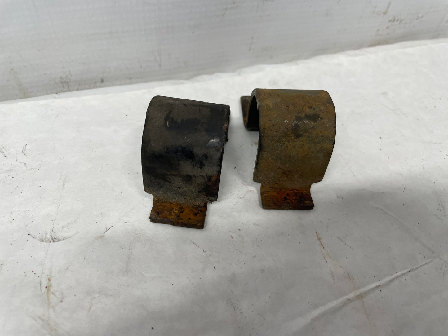 2006 Pontiac GTO Rear Suspension Stabilizer Sway Bar Brackets Clamps OEM