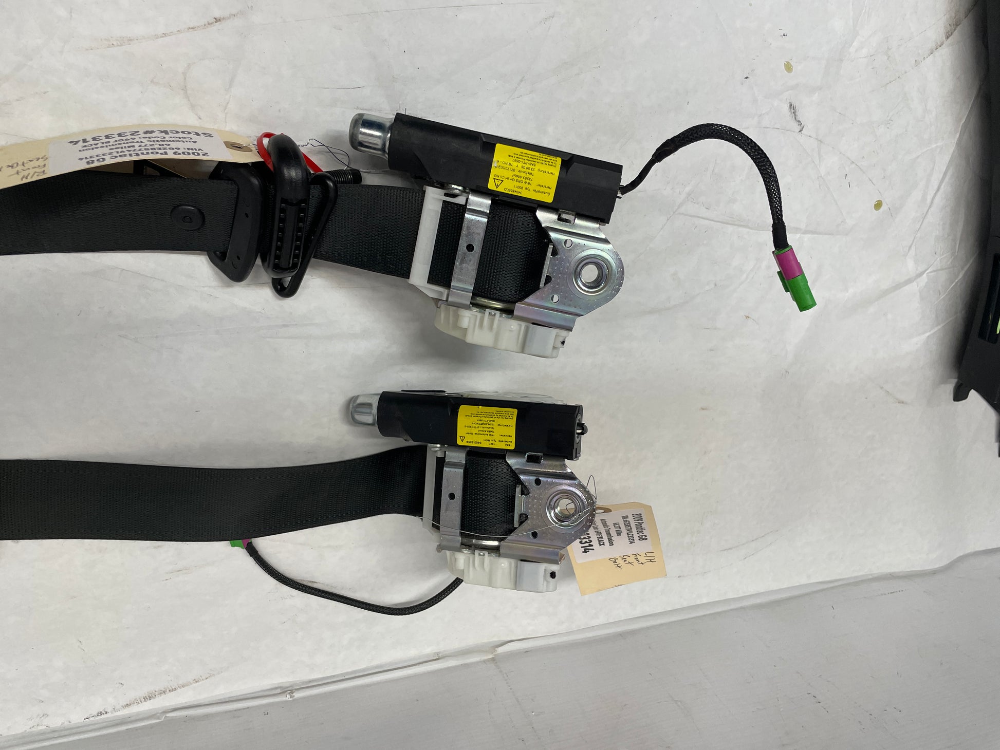 2009 Pontiac G8 RH & LH Front Seat Belts Retractors OEM - Day's Parts Yard