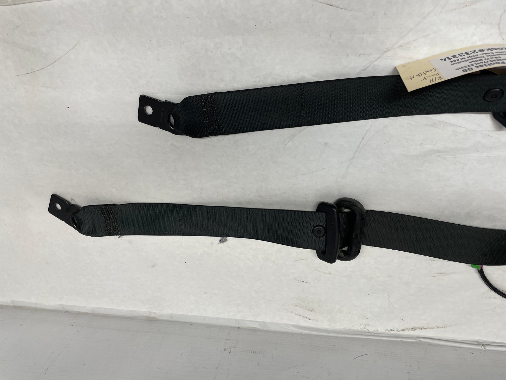 2009 Pontiac G8 RH & LH Front Seat Belts Retractors OEM - Day's Parts Yard