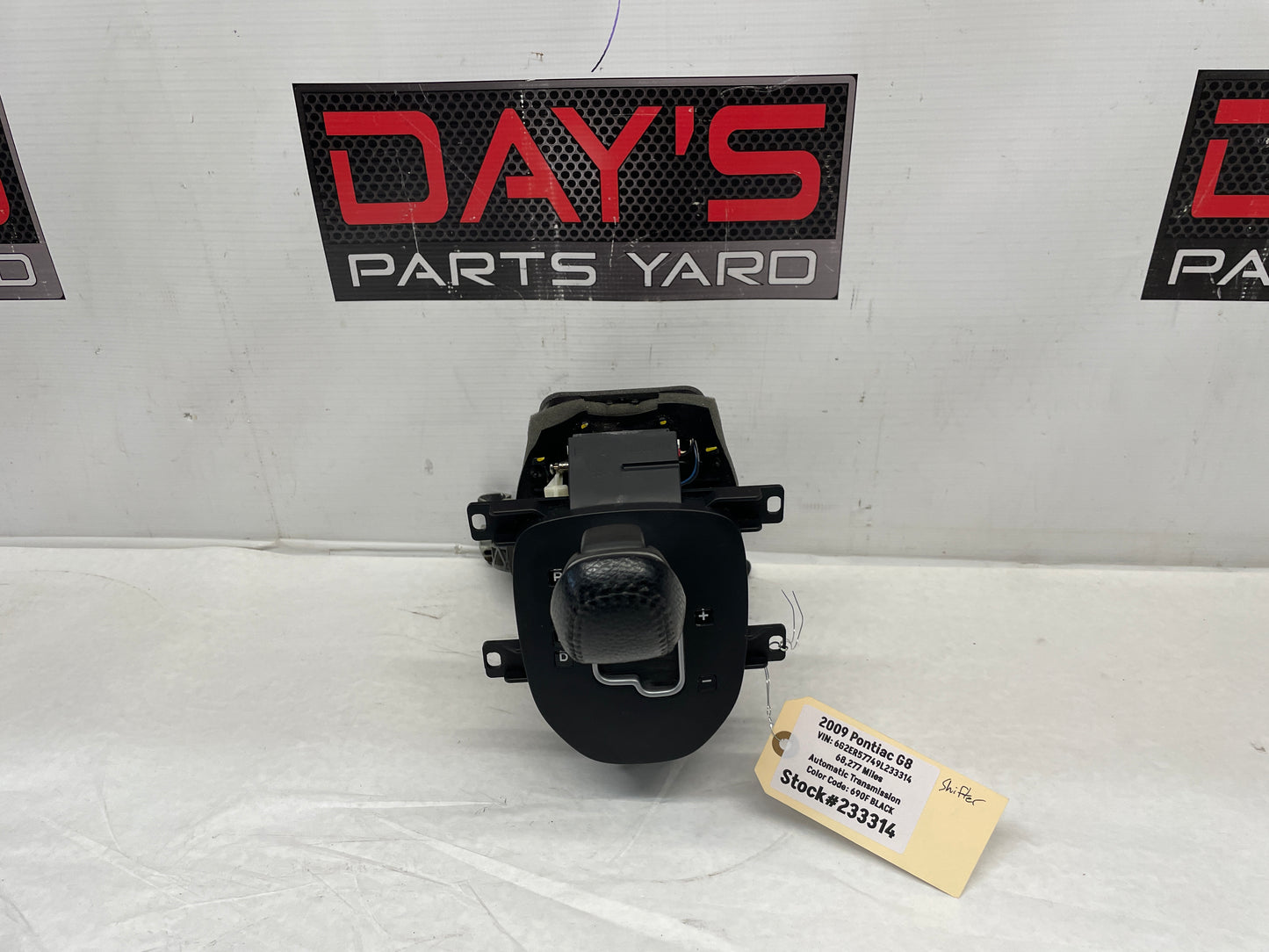 2009 Pontiac G8 Automatic Gear Selector Shifter Assembly OEM - Day's Parts Yard