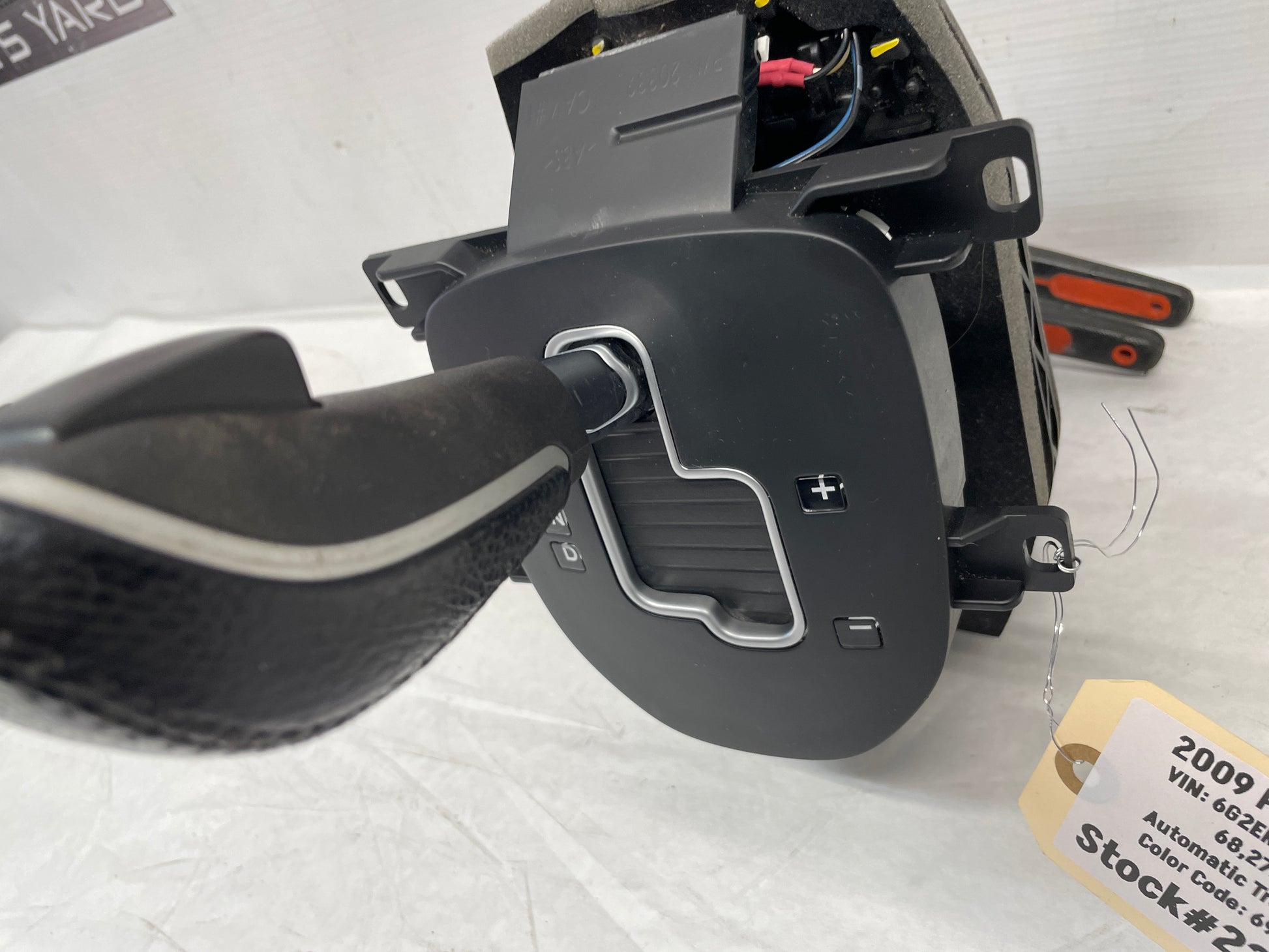 2009 Pontiac G8 Automatic Gear Selector Shifter Assembly OEM - Day's Parts Yard