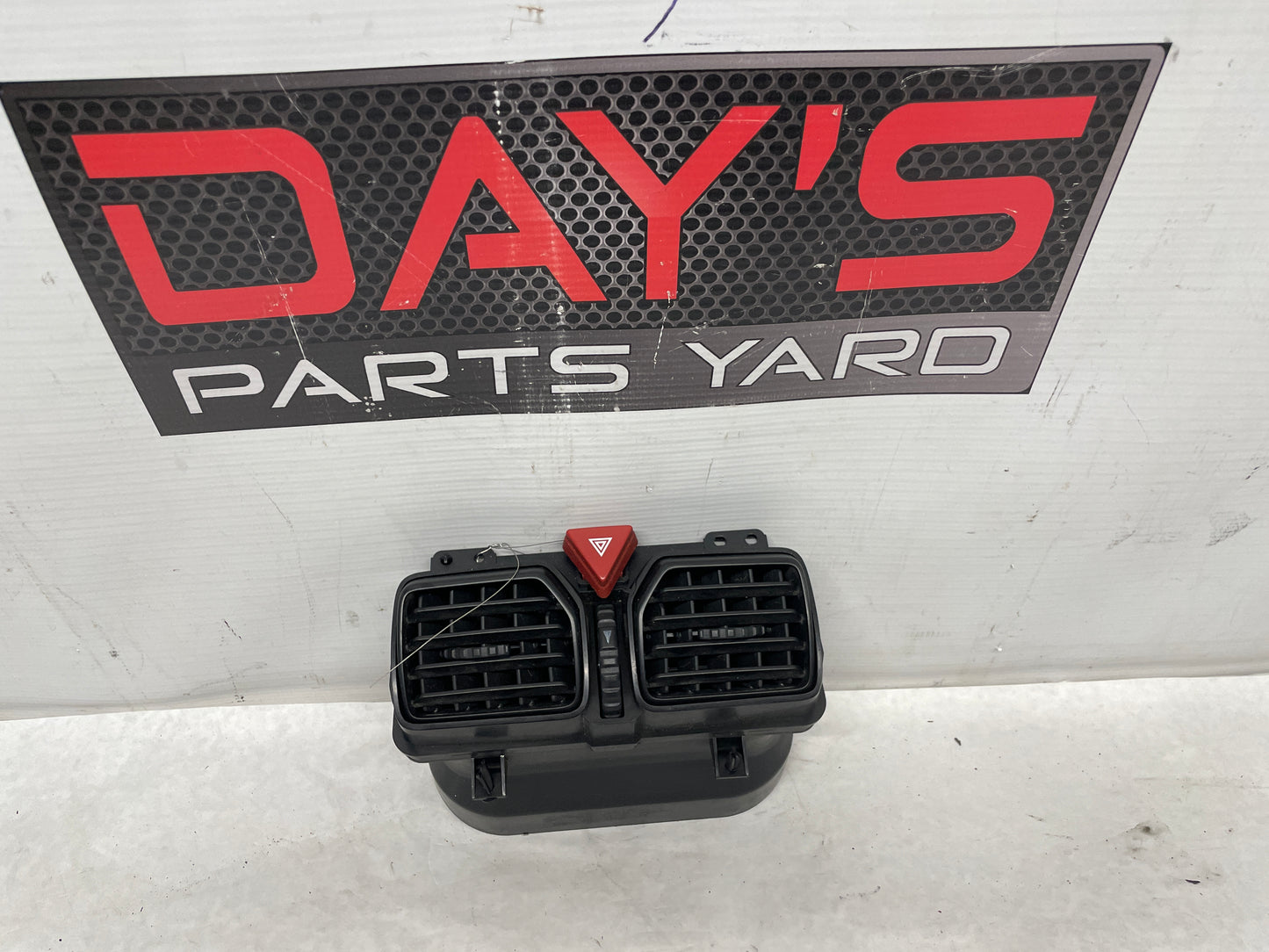 2006 Pontiac GTO Center Dash HVAC Duct Vent w/ Hazard Button Switch OEM