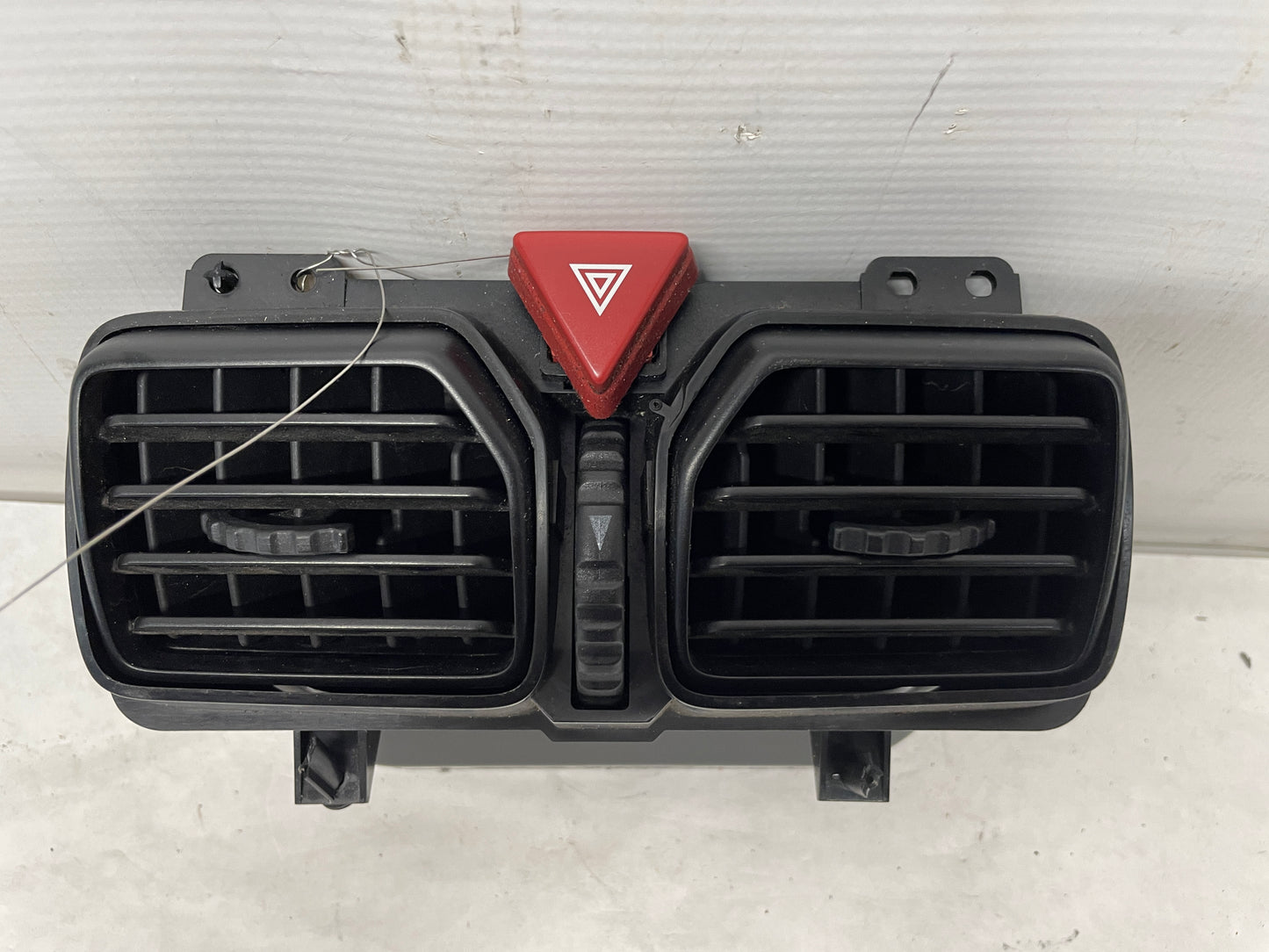 2006 Pontiac GTO Center Dash HVAC Duct Vent w/ Hazard Button Switch OEM